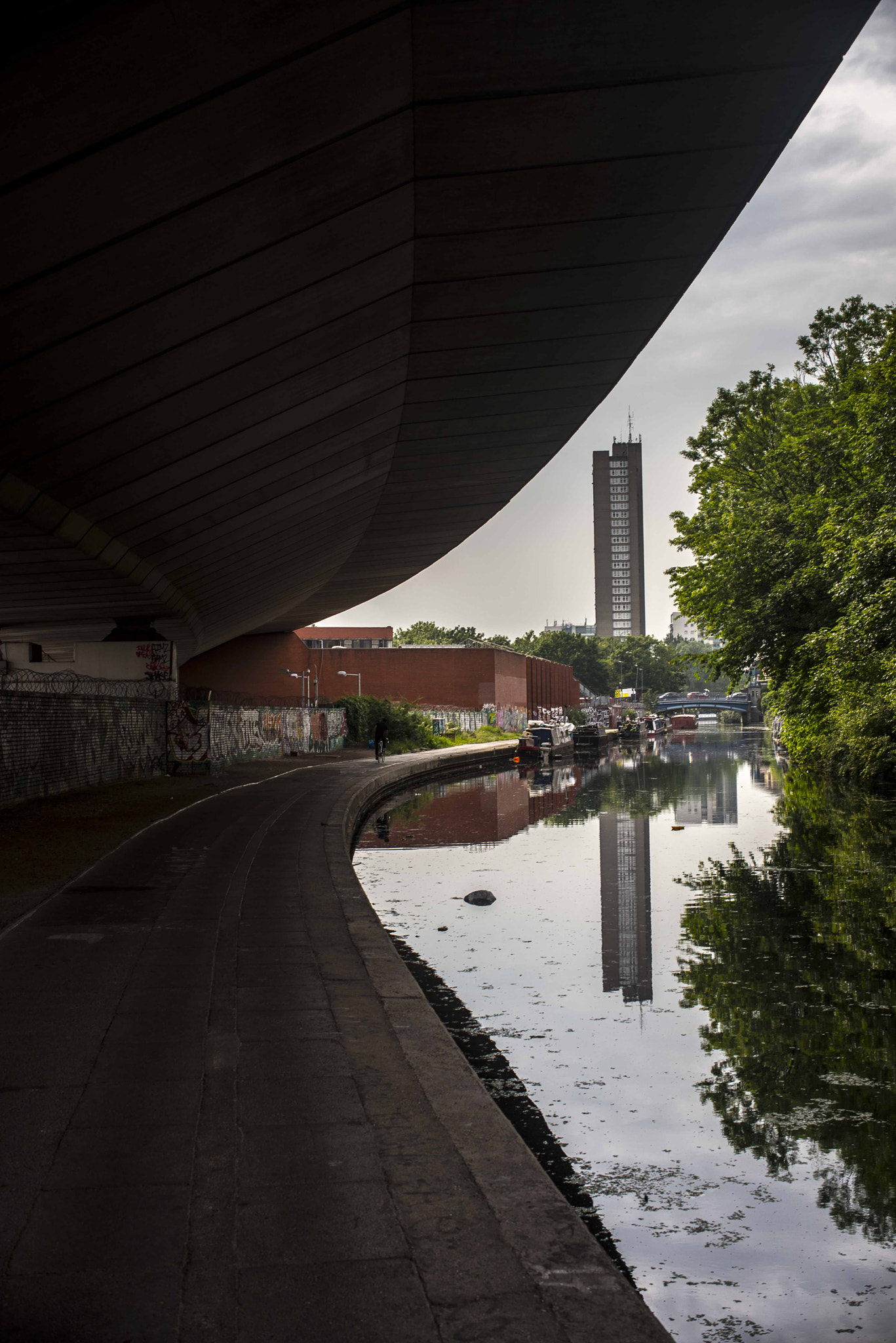 AF Zoom-Nikkor 35-105mm f/3.5-4.5 sample photo. Up and down the westway photography