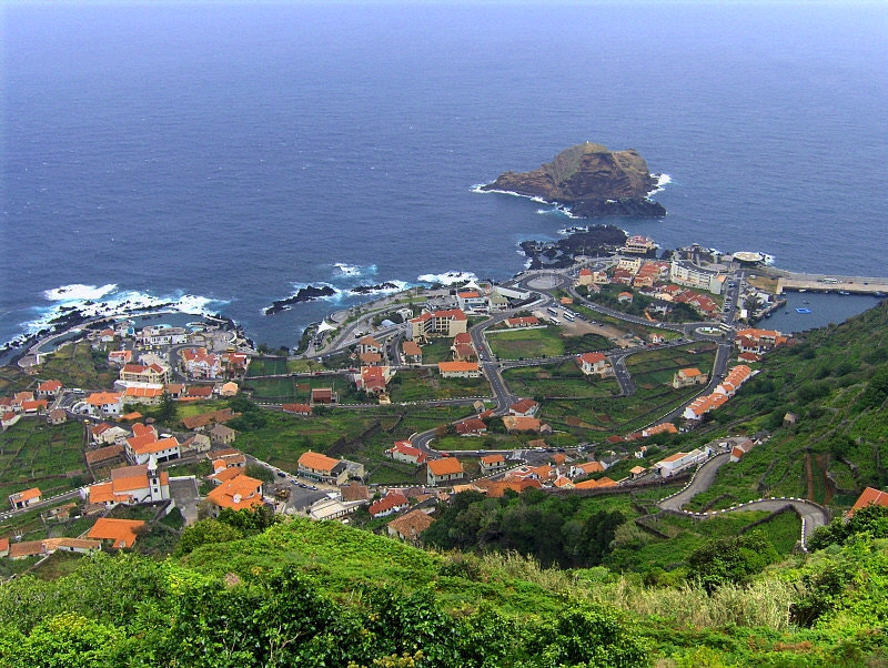 HP PHOTOSMART R927  (V01.00) sample photo. From viewpoint above porto moniz photography