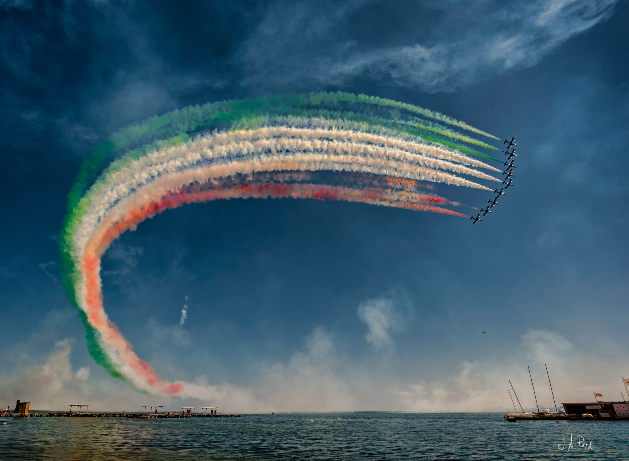 Nikon AF-S Nikkor 18-35mm F3.5-4.5G ED sample photo. Frecce tricolori photography