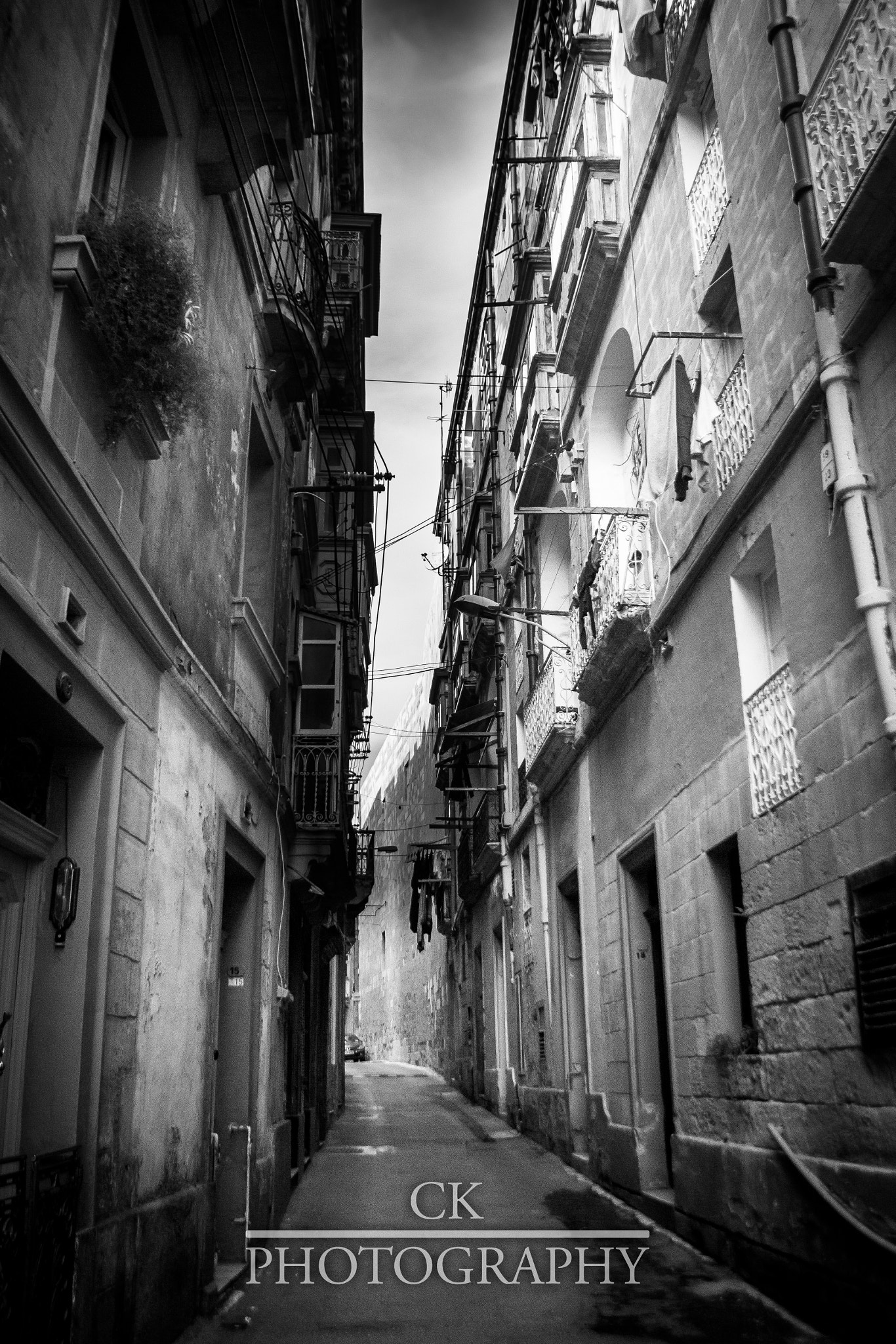 Canon EOS M + Canon EF-S 18-55mm F3.5-5.6 sample photo. Old streets of birgu photography