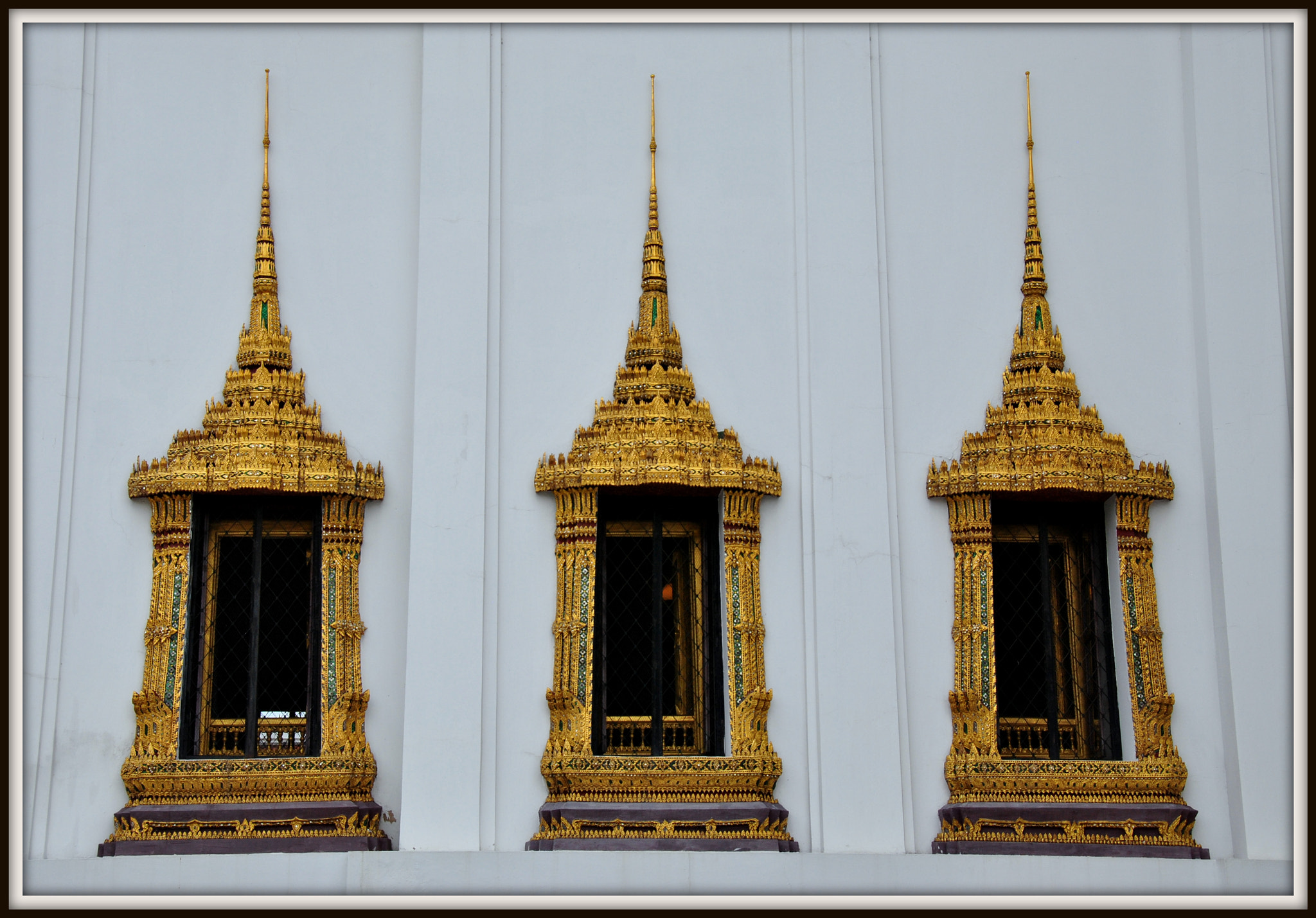 Nikon D3000 sample photo. Ornate windows photography