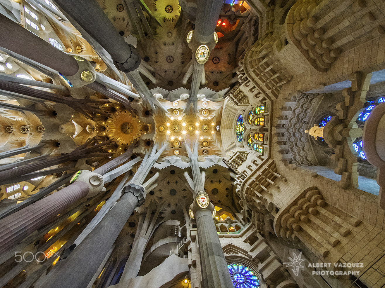 Olympus OM-D E-M1 + Panasonic Lumix G Vario 7-14mm F4 ASPH sample photo. Sagrada familia photography