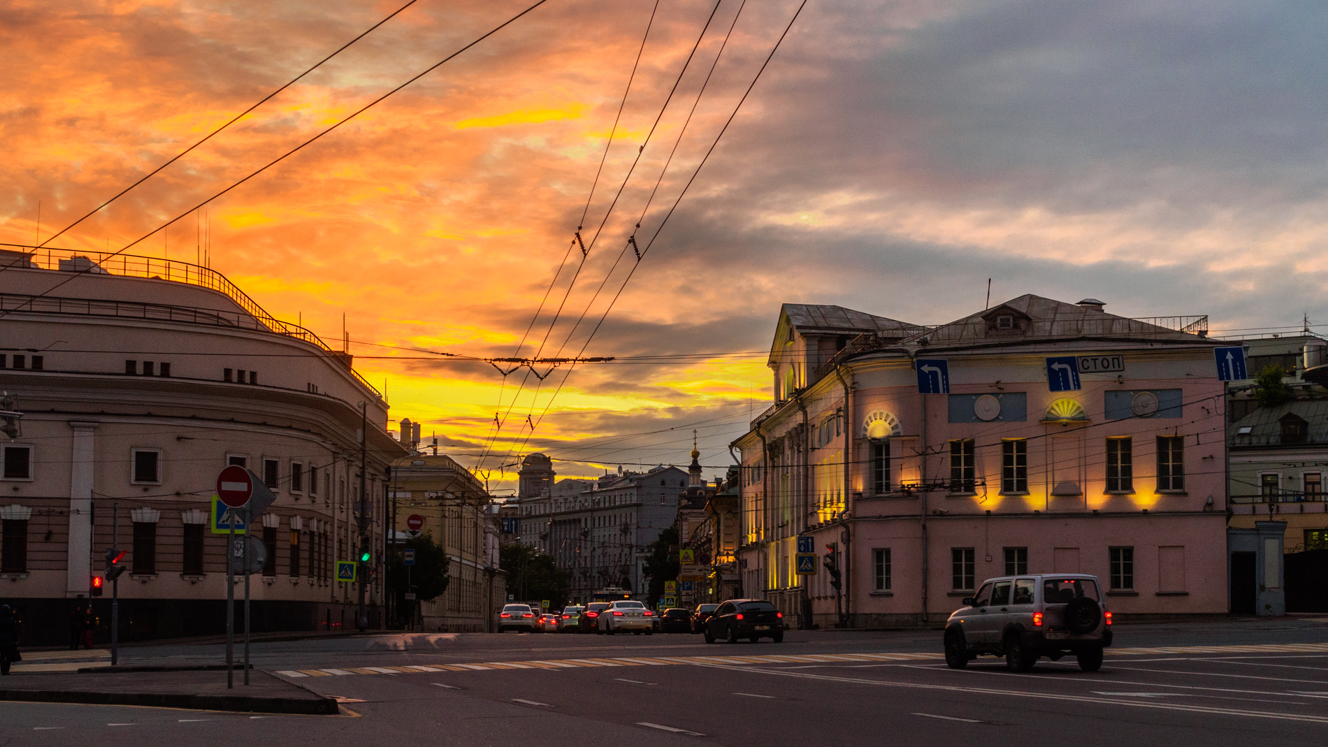 Olympus OM-D E-M10 + Sigma 30mm F2.8 DN Art sample photo. Moscow. evening photography