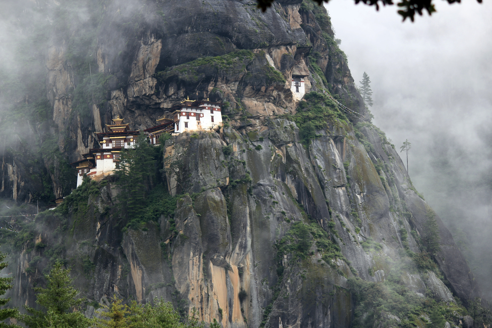 Canon EF-S 55-250mm F4-5.6 IS sample photo. Tiger's nest monastery photography