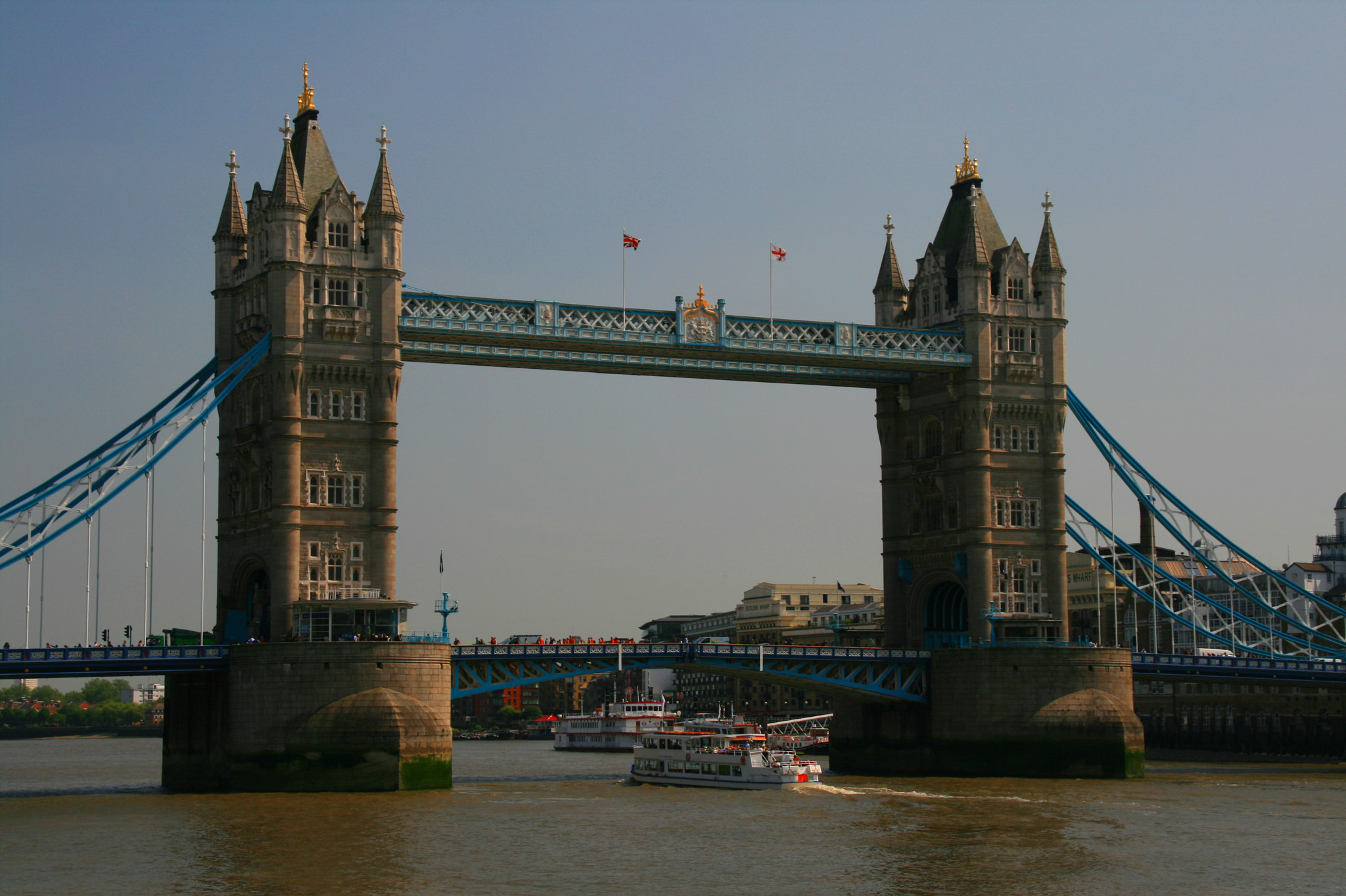 Canon EOS 400D (EOS Digital Rebel XTi / EOS Kiss Digital X) + Sigma 18-125mm F3.8-5.6 DC OS HSM sample photo. Tower bridge photography