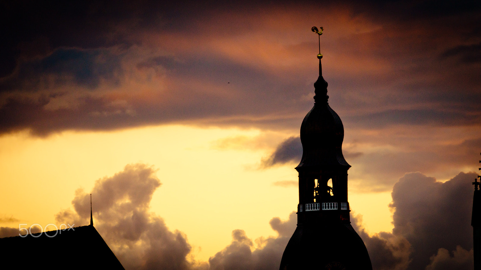 Panasonic Lumix DMC-GH4 sample photo. Orange sunset view in old town riga photography