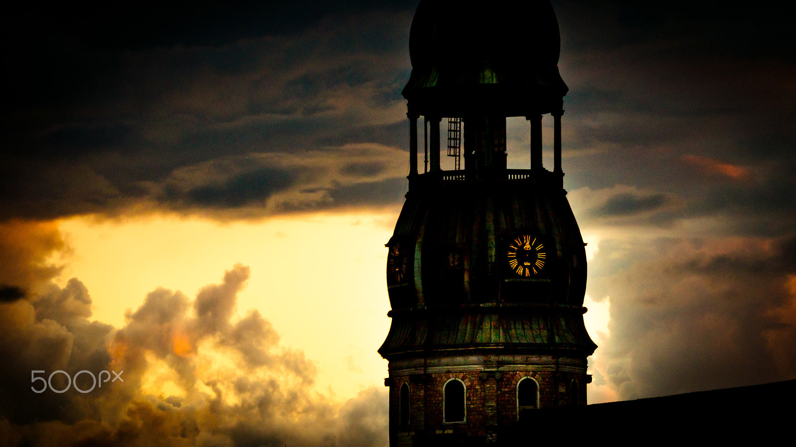 Panasonic Lumix DMC-GH4 sample photo. Orange sunset view in old town riga photography