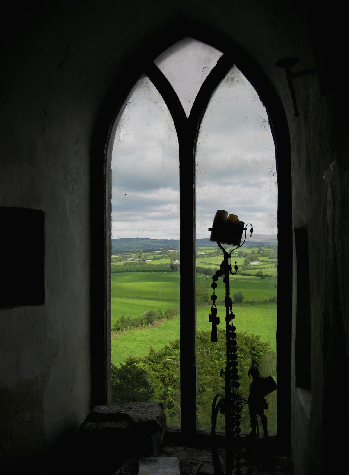 Canon POWERSHOT SD900 sample photo. Leap castle window photography