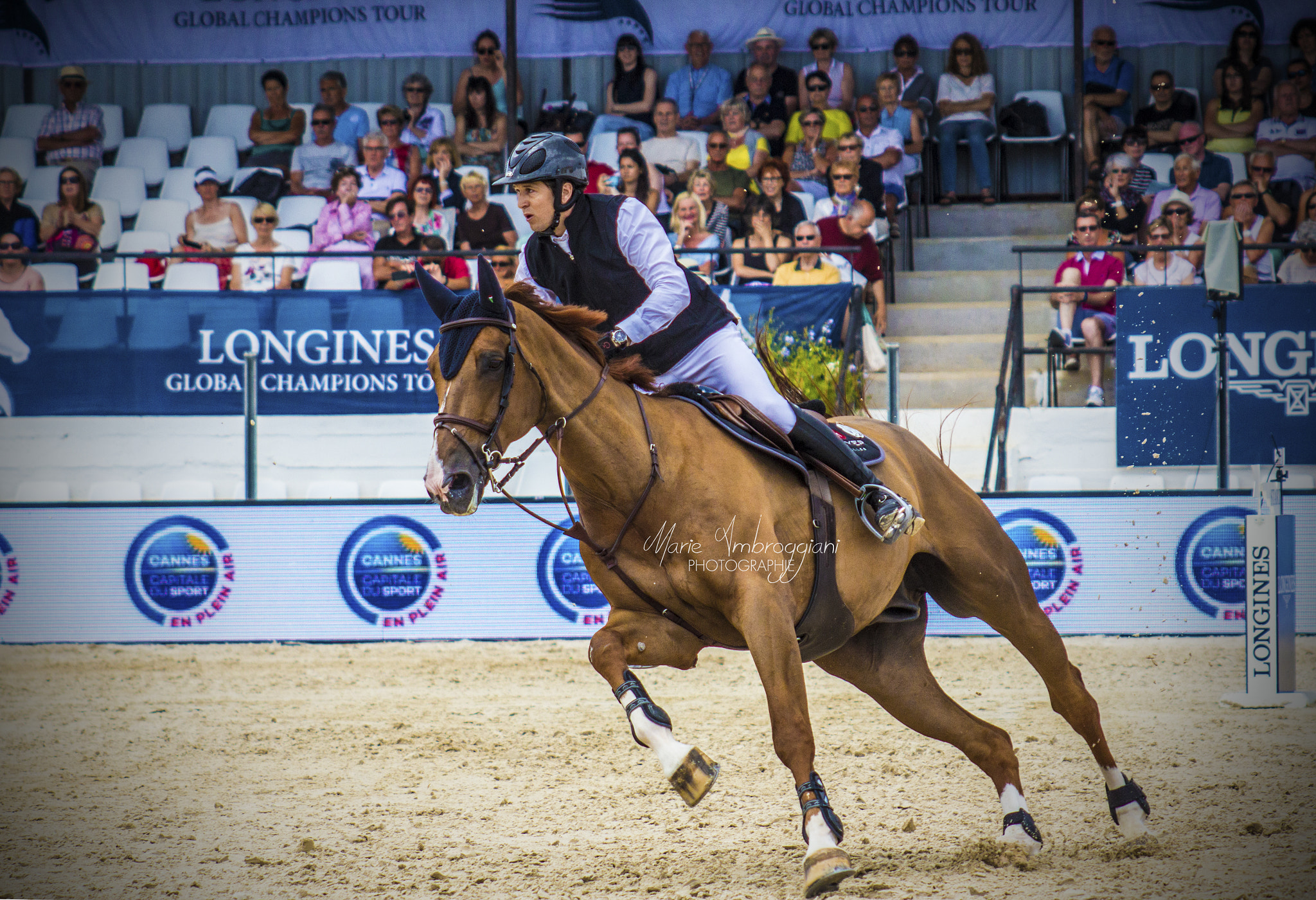 Canon EOS 600D (Rebel EOS T3i / EOS Kiss X5) + Canon EF 100-300mm F4.5-5.6 USM sample photo. Guillaume canet - jumping de cannes photography