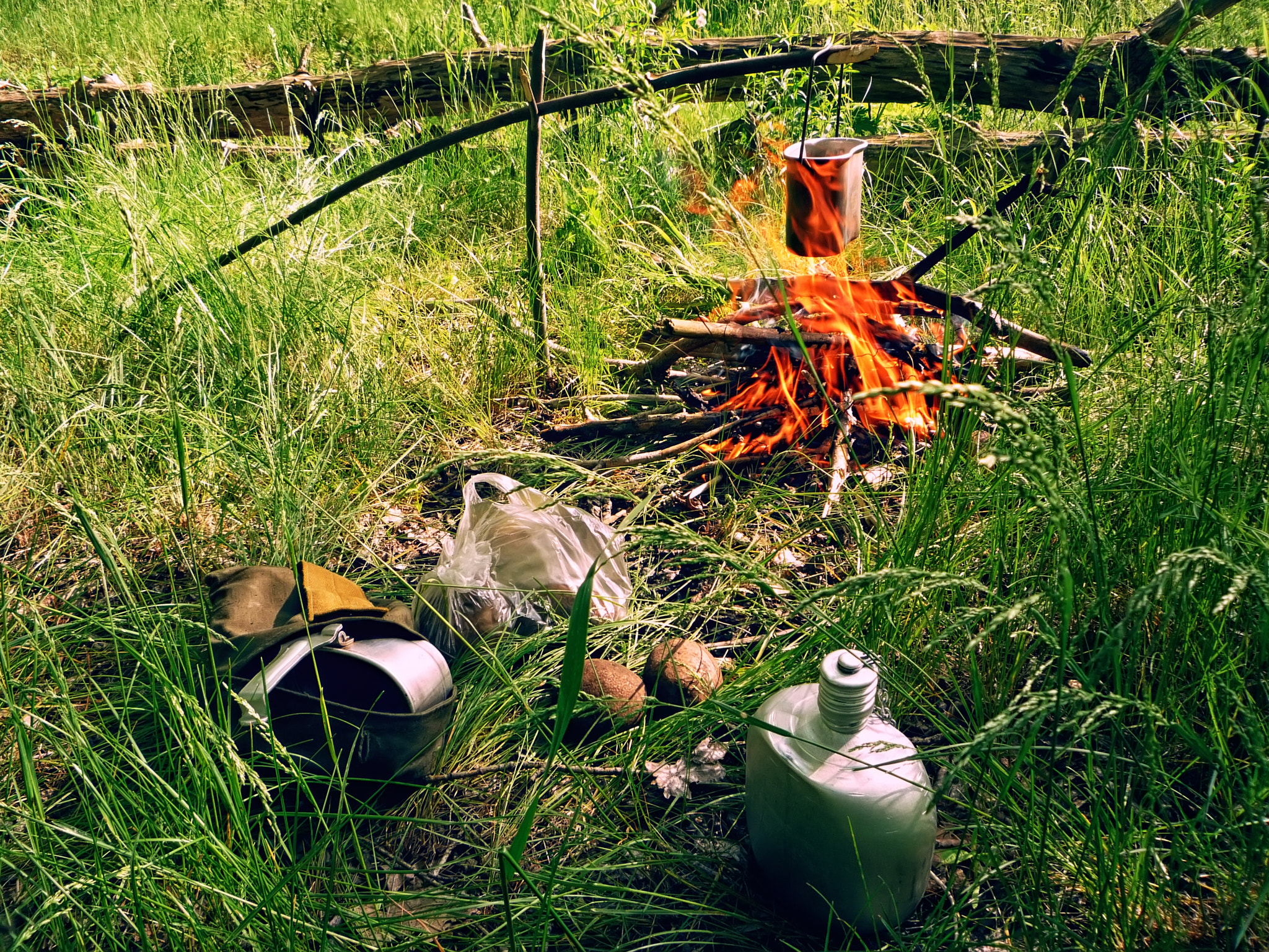 Panasonic DMC-LZ10 sample photo. Guerrilla camp photography