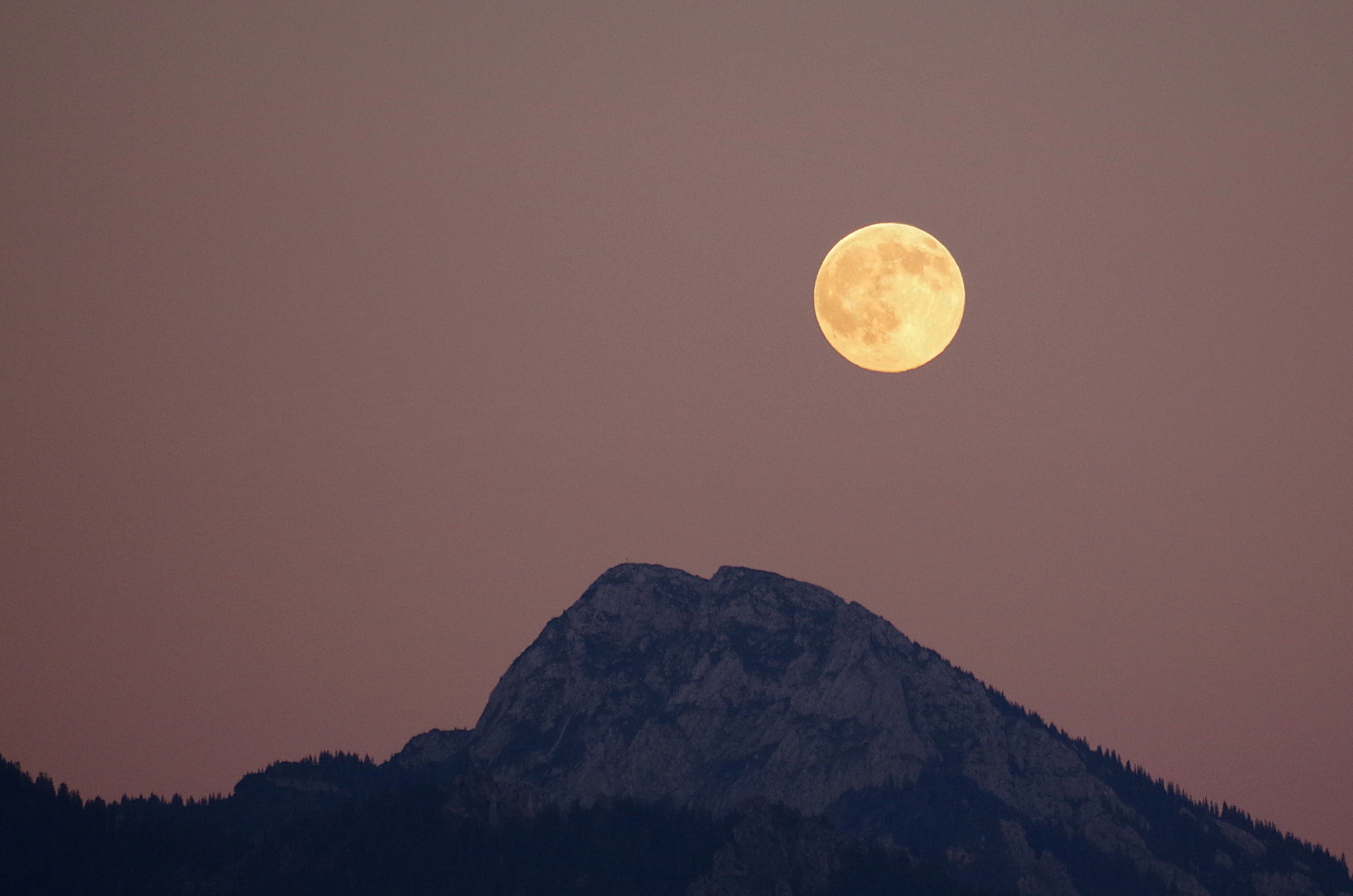 smc PENTAX-DA L 50-200mm F4-5.6 ED sample photo. Full moon photography