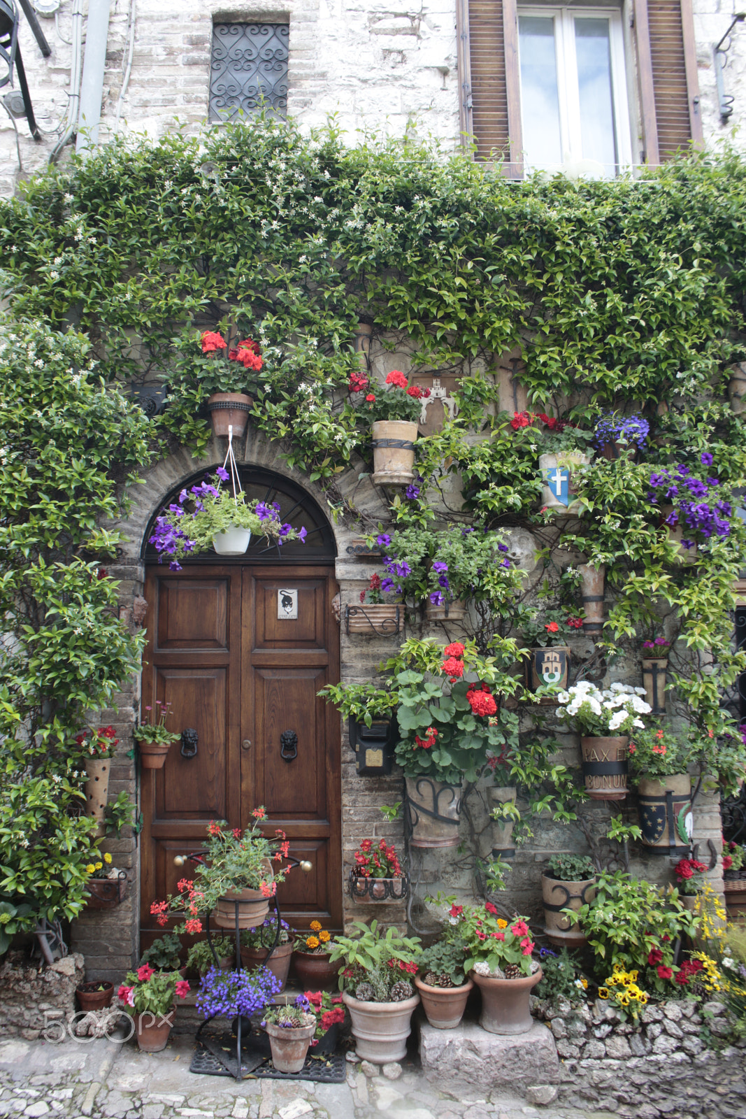 Canon EOS 7D Mark II + Canon EF-S 18-55mm F3.5-5.6 sample photo. Charming front door in assisi photography