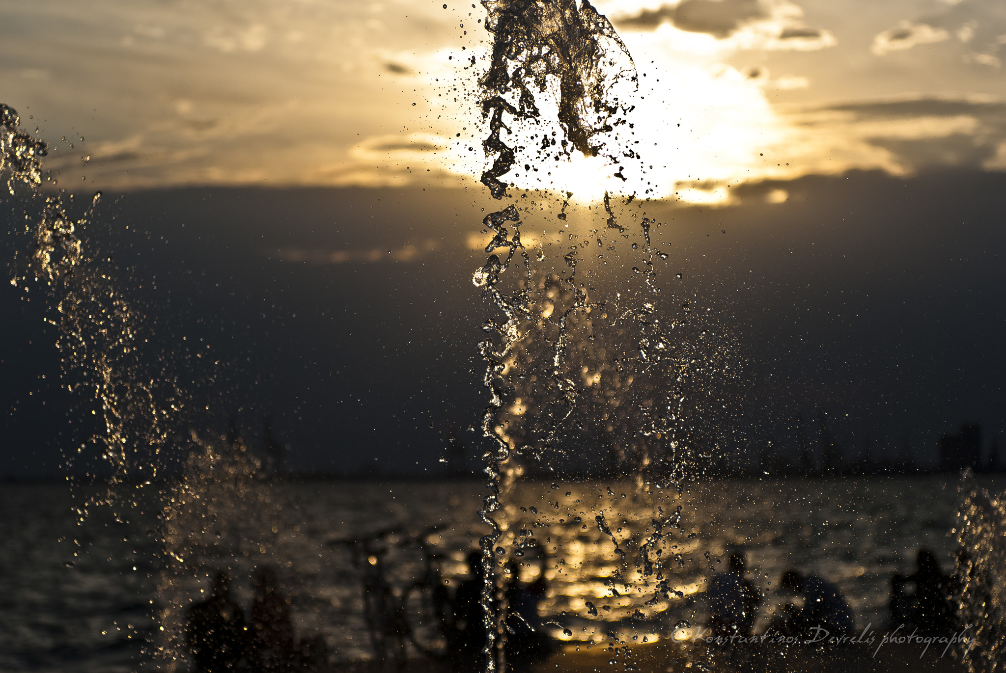 Nikon D200 + Nikon AF-S Nikkor 28-70mm F2.8 ED-IF sample photo. Golden hour near fountains by the sea photography
