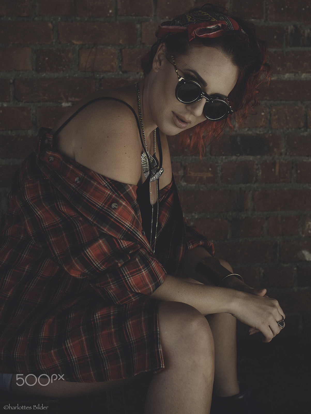 Olympus OM-D E-M5 II + Olympus M.Zuiko Digital 25mm F1.8 sample photo. Attitude and glasses photography