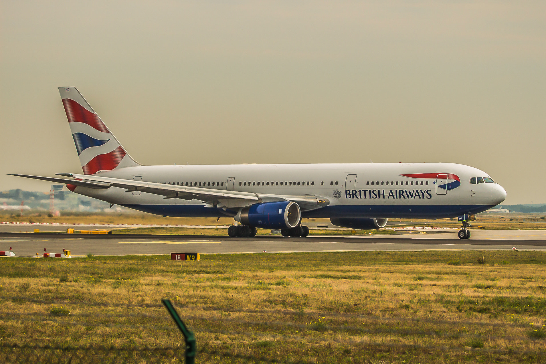 Canon EF 100-400mm F4.5-5.6L IS USM sample photo. Boeing 767-300 british airways photography