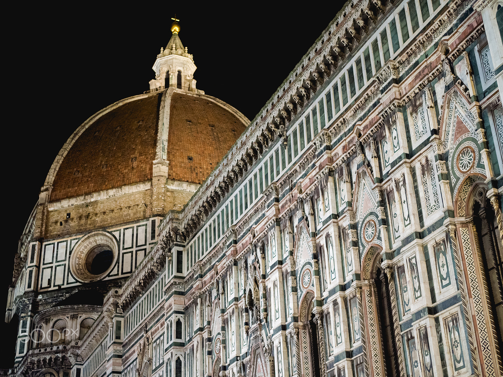 Panasonic Lumix DMC-GH3 + LUMIX G 25/F1.7 sample photo. Florence cathedral side night photography