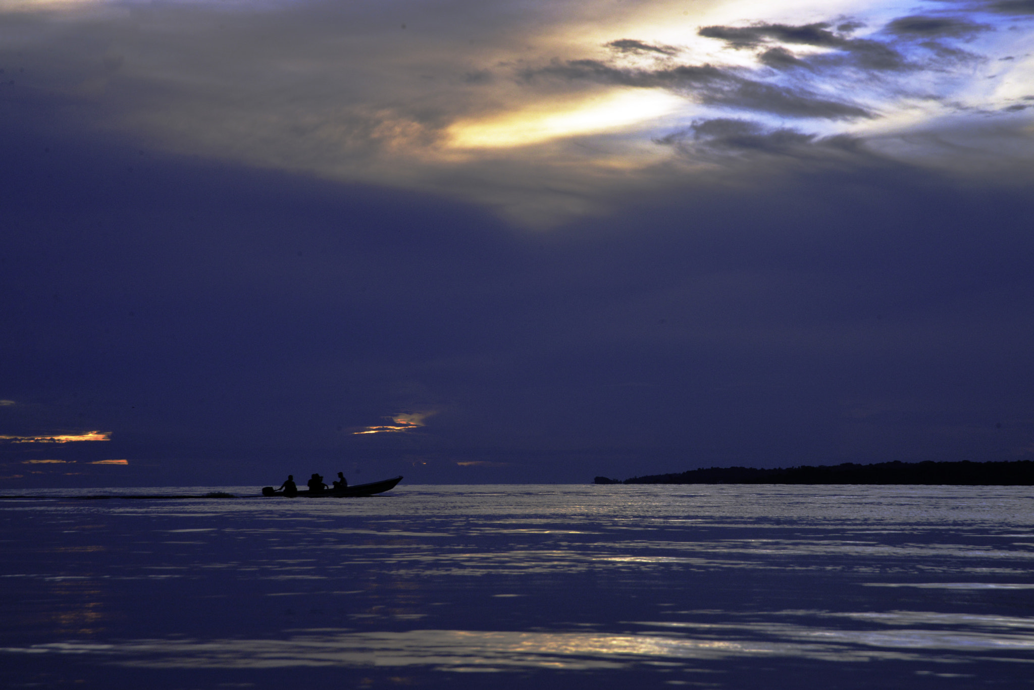 AF Zoom-Nikkor 24-120mm f/3.5-5.6D IF sample photo. The boat!!! photography