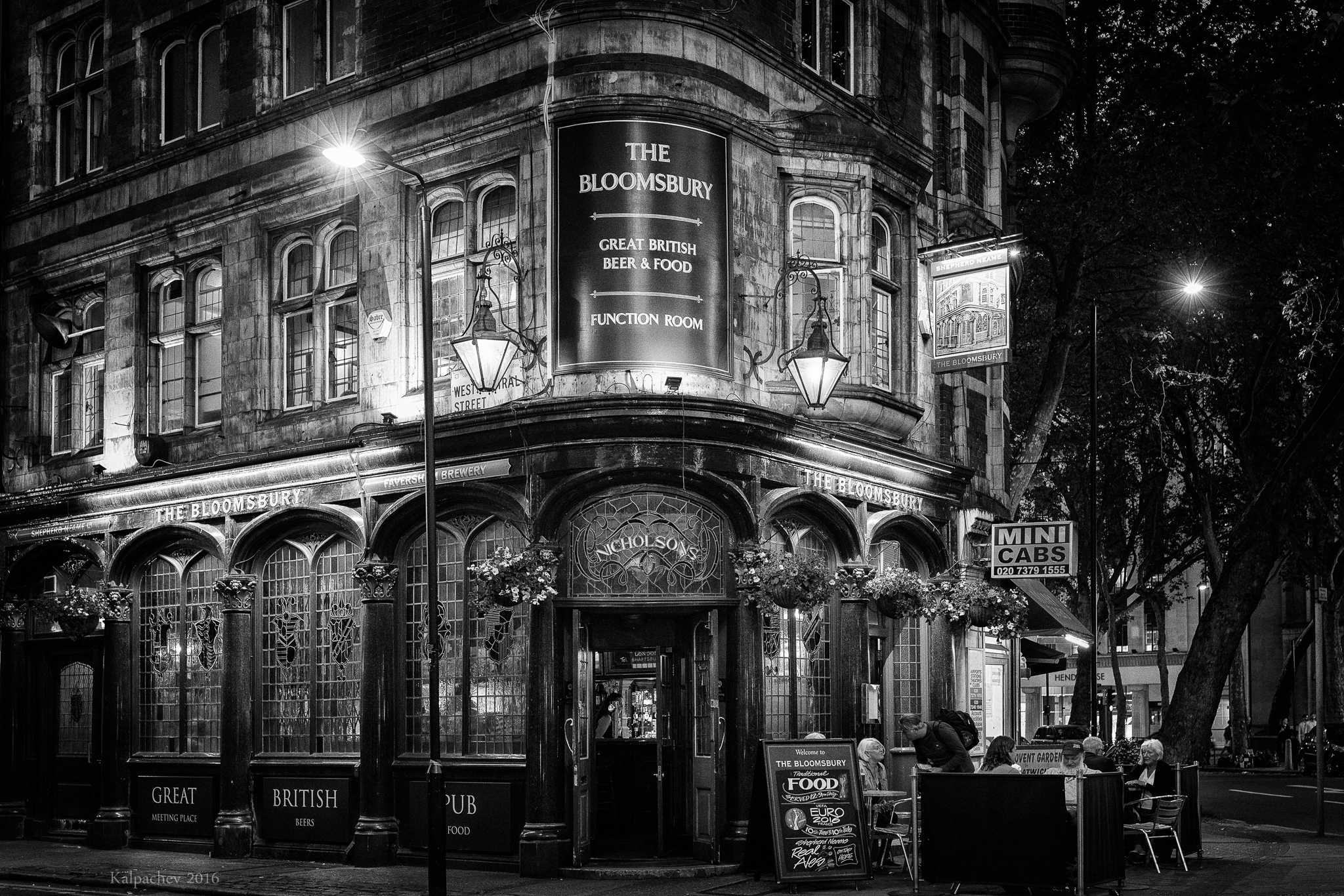 Sony a7R II + Sigma 35mm F1.4 DG HSM Art sample photo. The bloomsbury tavern photography