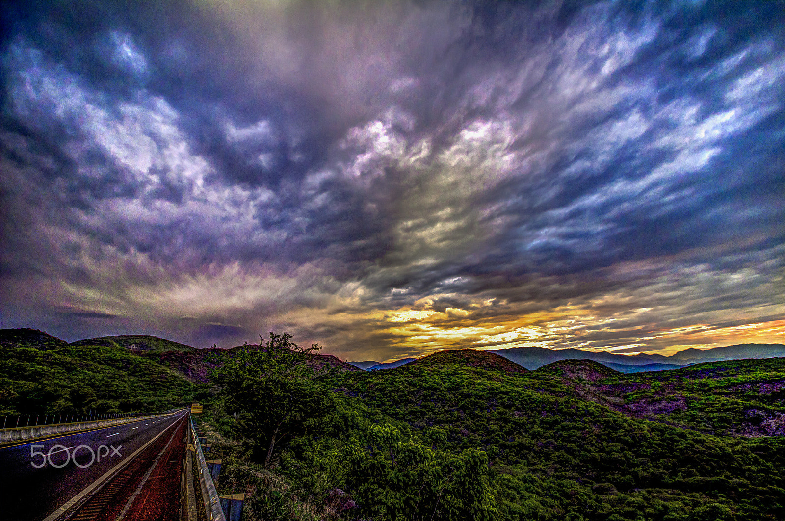 Canon EF-S 10-18mm F4.5–5.6 IS STM sample photo. On the road again hdr version photography