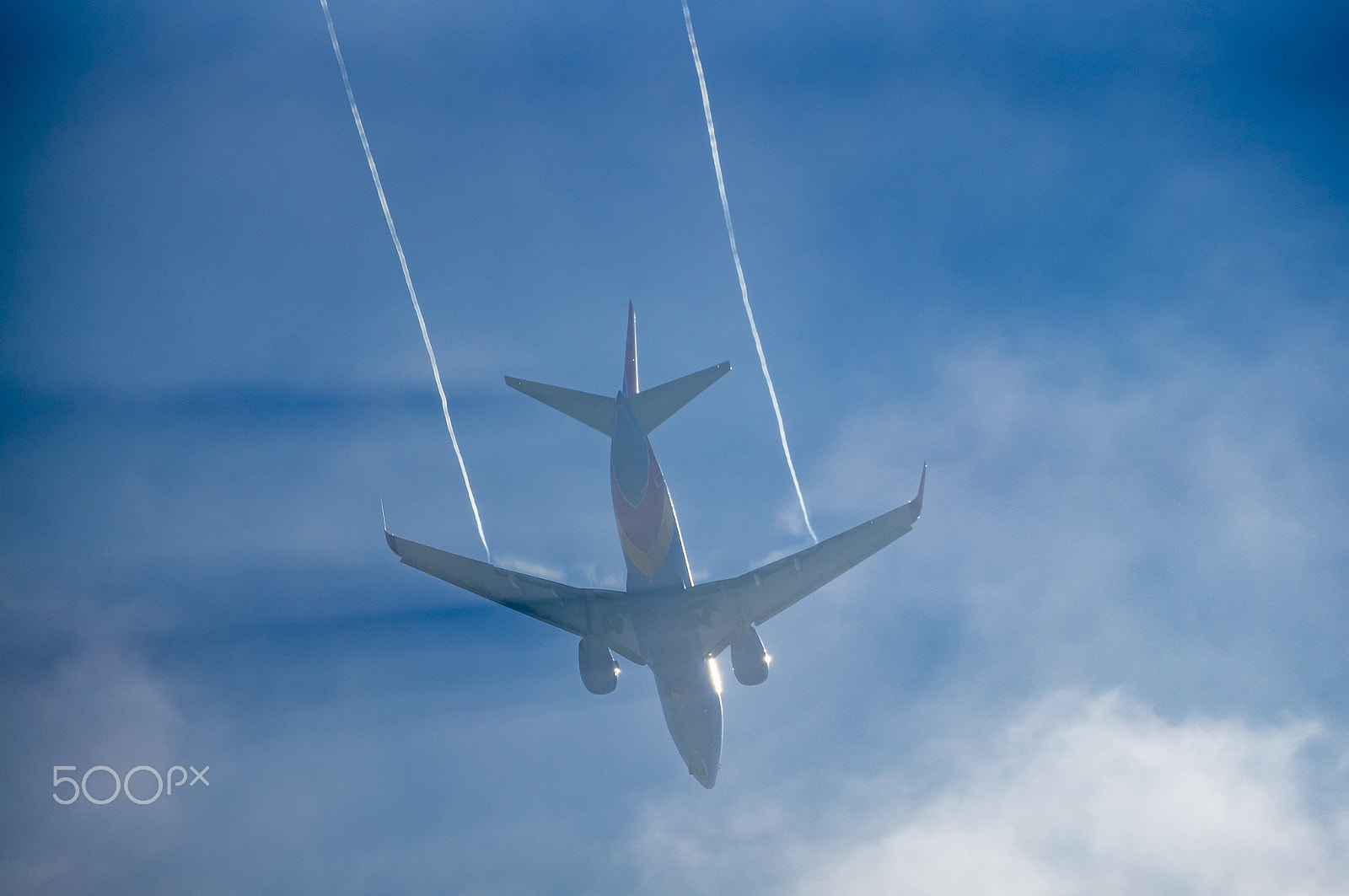 Tamron SP 70-300mm F4-5.6 Di USD sample photo. Airplane landing photography