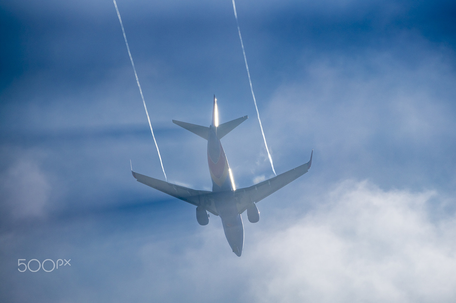 Tamron SP 70-300mm F4-5.6 Di USD sample photo. Airplane landing photography