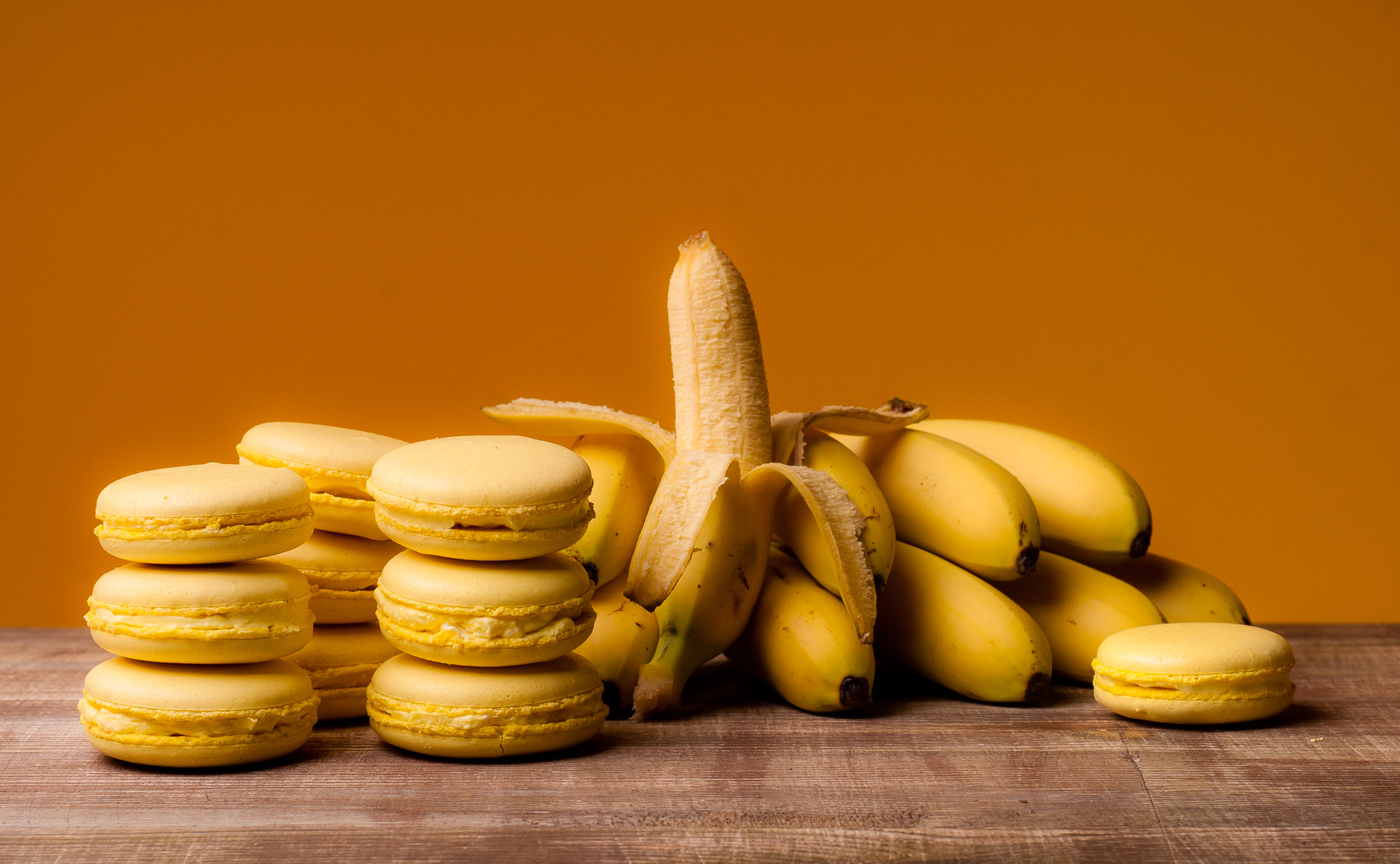 Nikon D200 + Nikon AF Nikkor 50mm F1.4D sample photo. Bananas macarons photography