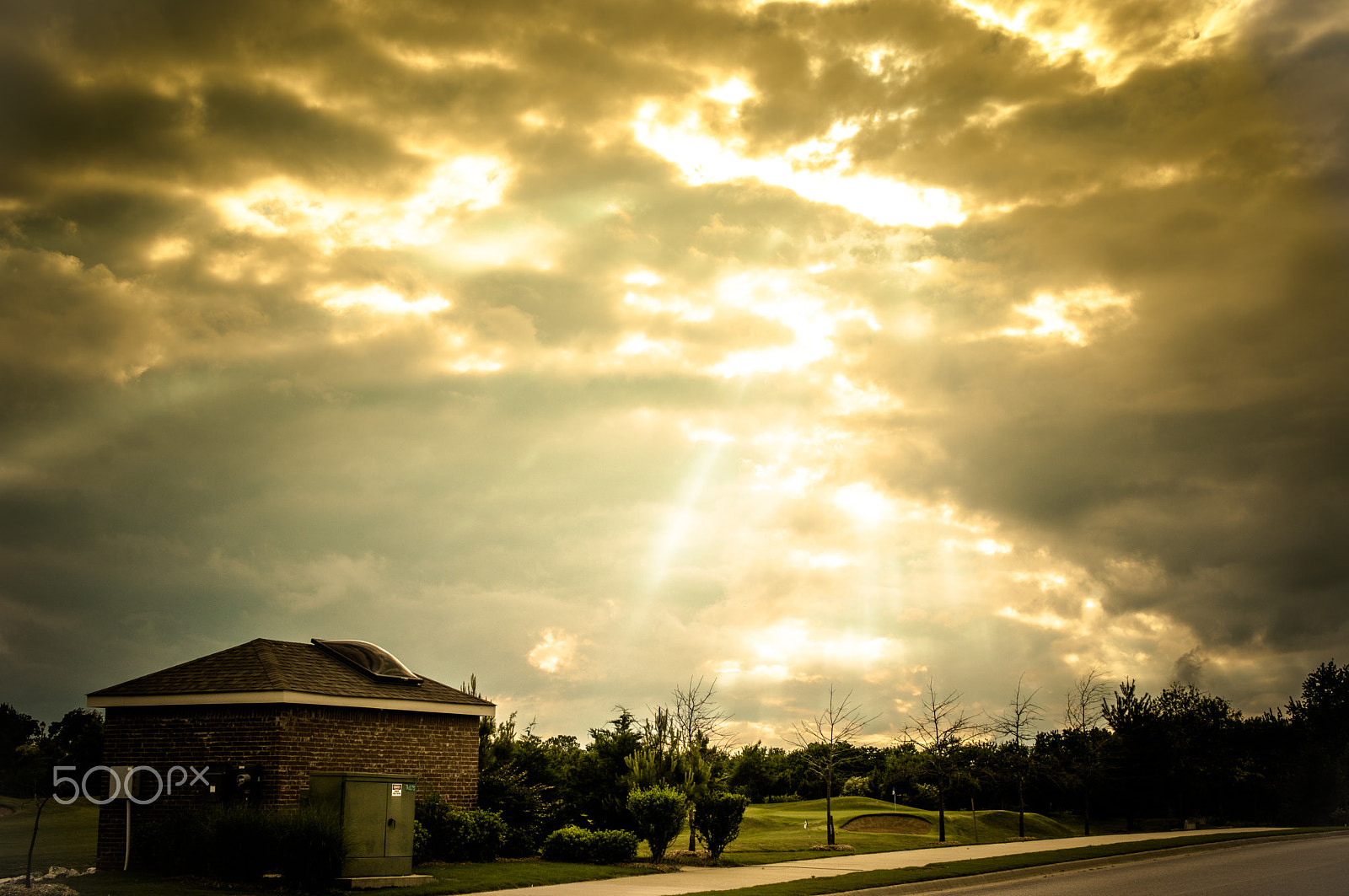 Nikon D7200 + Sigma 18-50mm F2.8-4.5 DC OS HSM sample photo. Evening ray.jpg photography