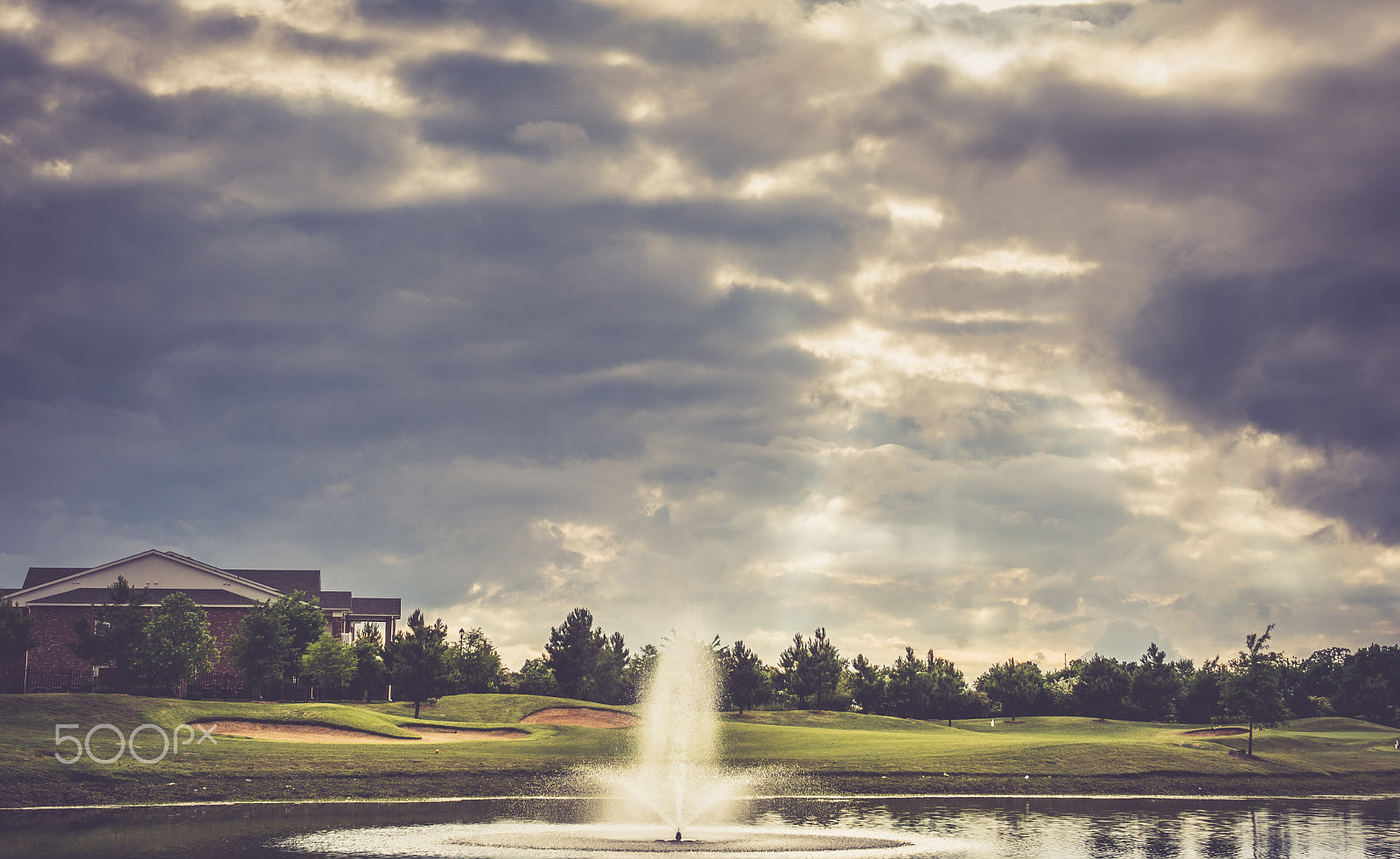 Nikon D7200 + Sigma 18-50mm F2.8-4.5 DC OS HSM sample photo. Golf fountain.jpg photography