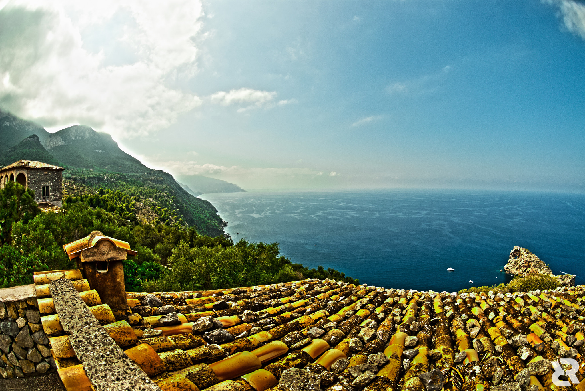 Nikon AF DX Fisheye-Nikkor 10.5mm F2.8G ED sample photo. Seaside villa's photography