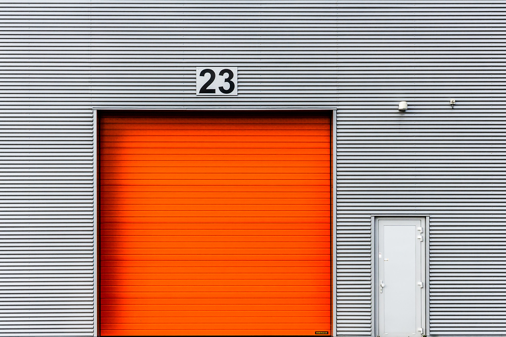 Canon EF 16-35mm F4L IS USM sample photo. "orange is the new gray..." photography