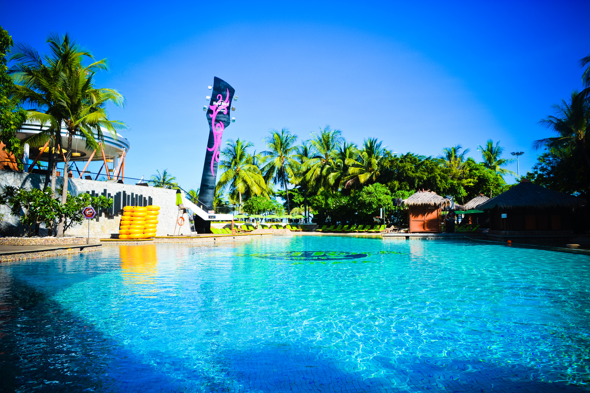 Nikon D5200 + Nikon AF Nikkor 28mm F2.8D sample photo. Hard rock pattaya pool photography