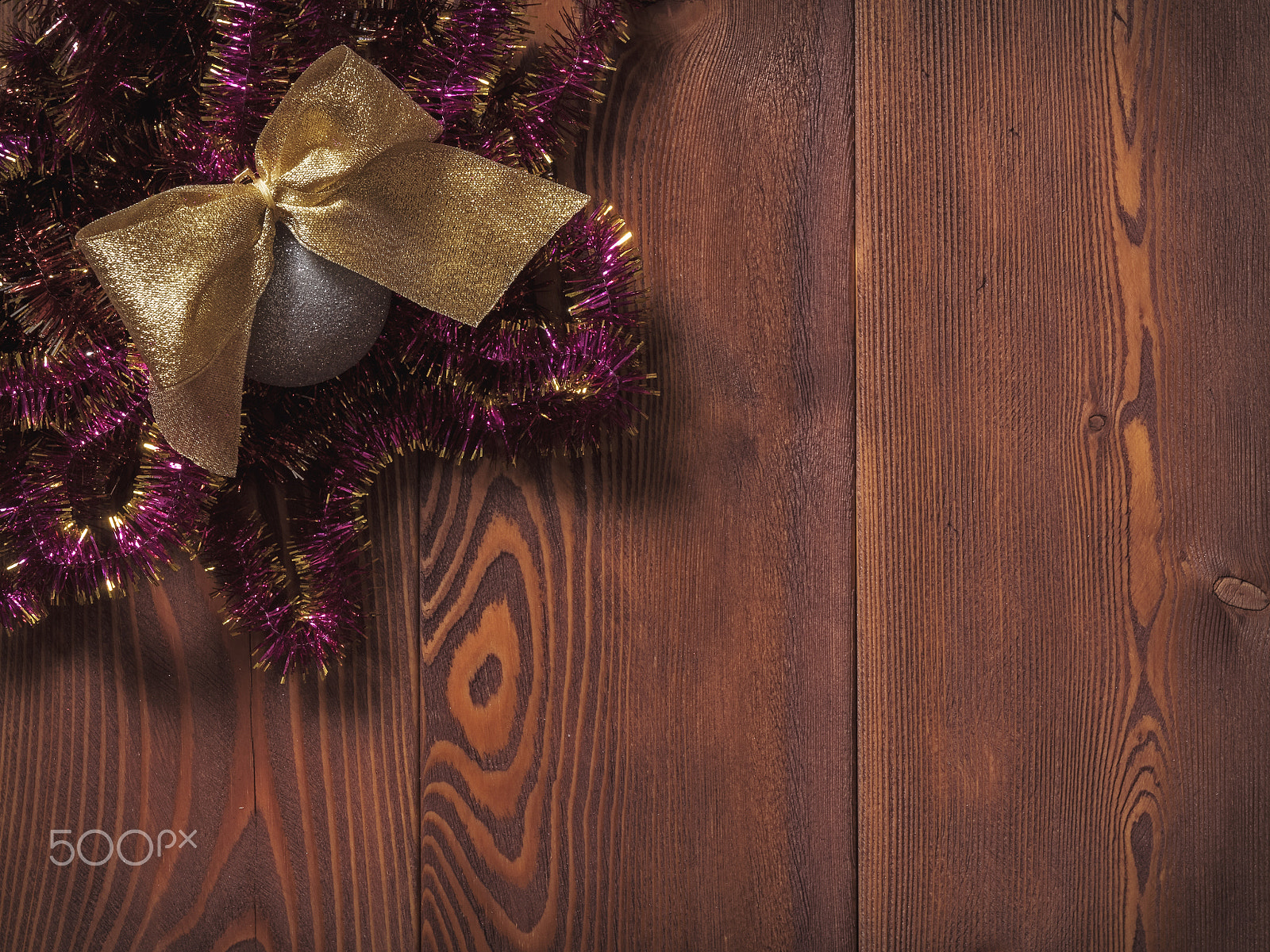 Olympus OM-D E-M1 + OLYMPUS 14-54mm Lens sample photo. Fir tree ball on the wooden background photography