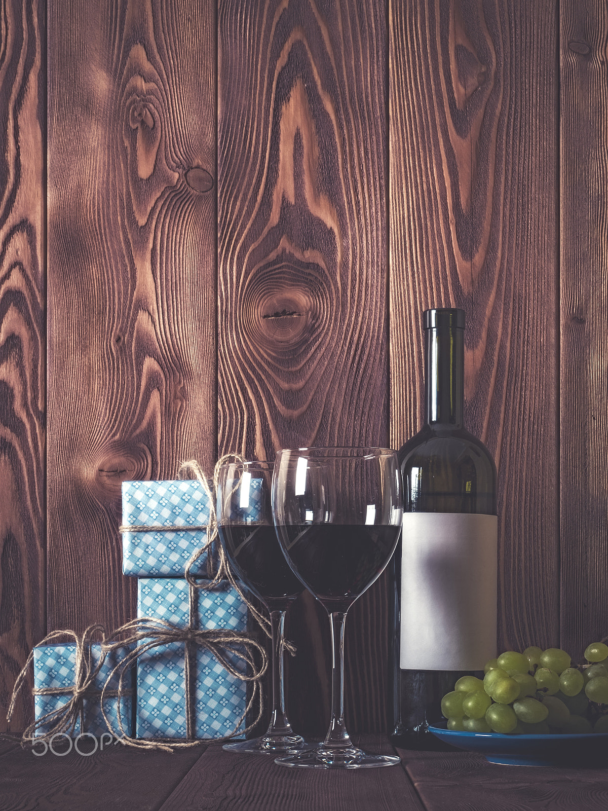 Olympus OM-D E-M1 + OLYMPUS 14-54mm Lens sample photo. Festive mood. wine and gifts on the table photography