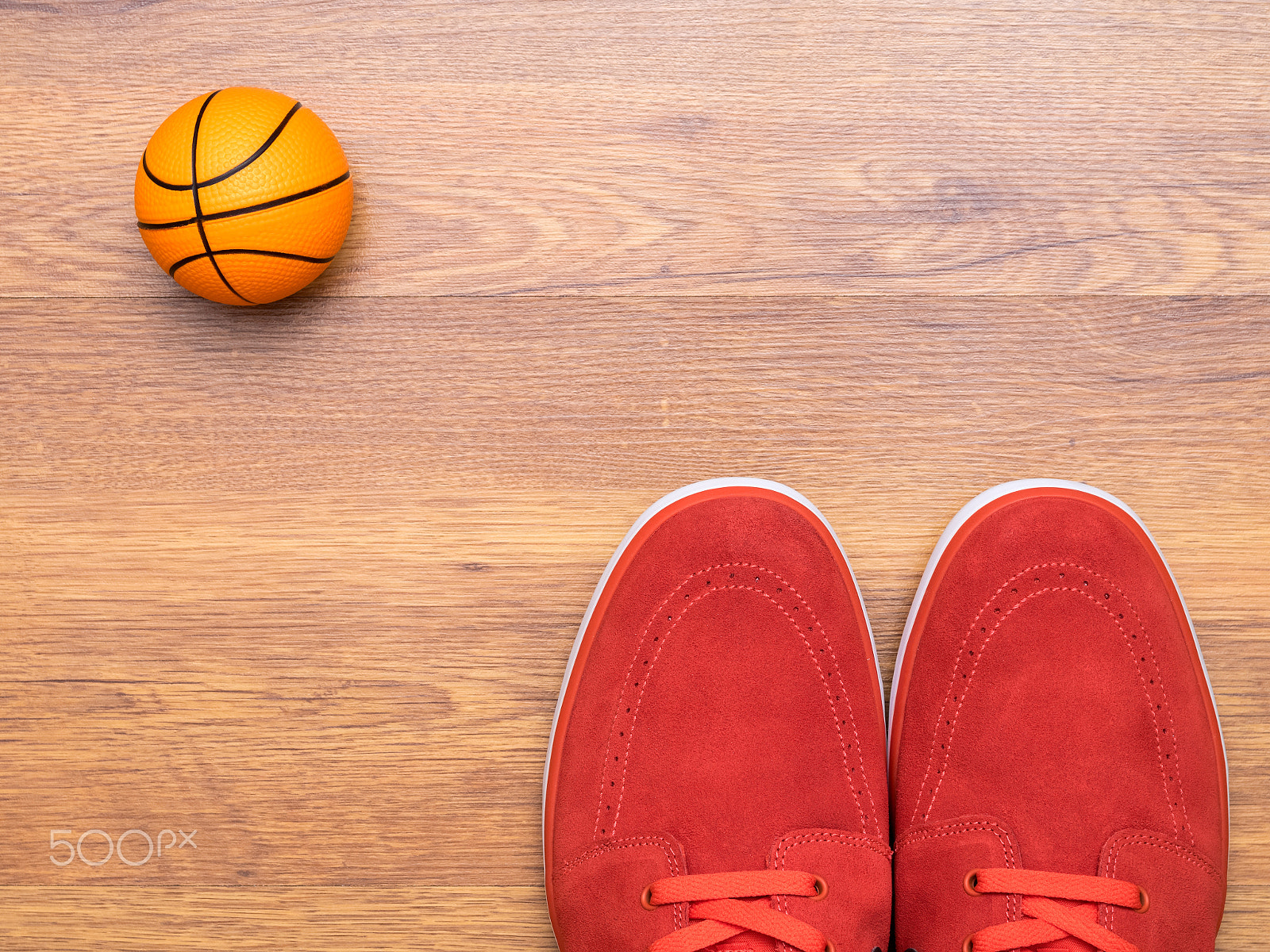 Olympus OM-D E-M1 + OLYMPUS 14-54mm Lens sample photo. Pair of sneakers and basket ball photography