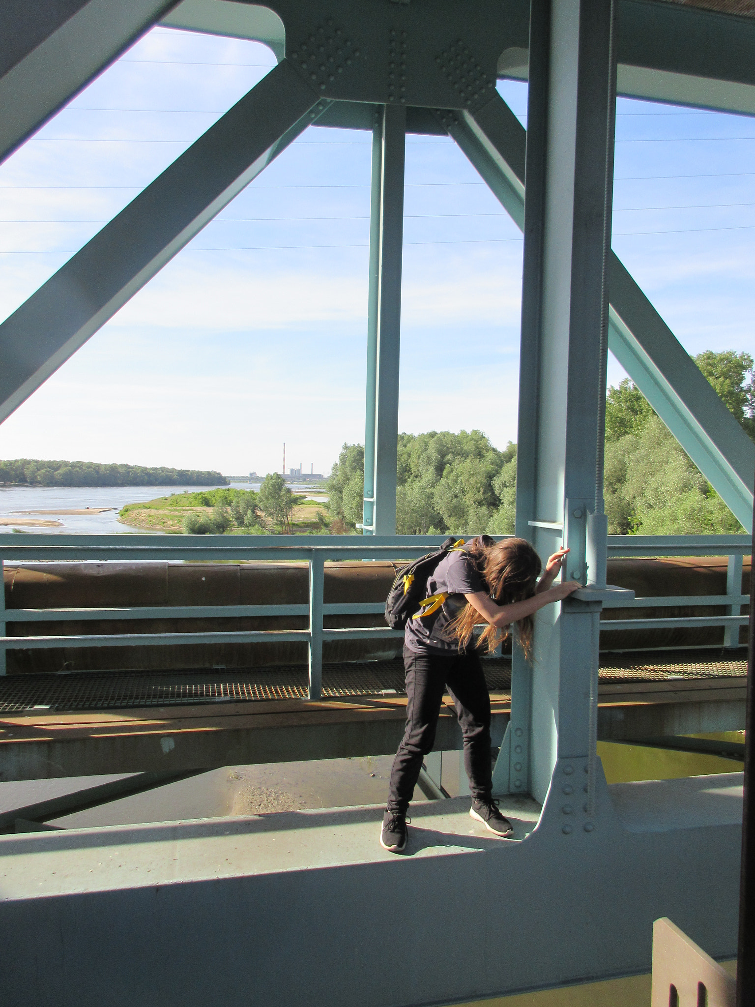 Canon PowerShot ELPH 340 HS (IXUS 265 HS / IXY 630) sample photo. Don't look down! photography