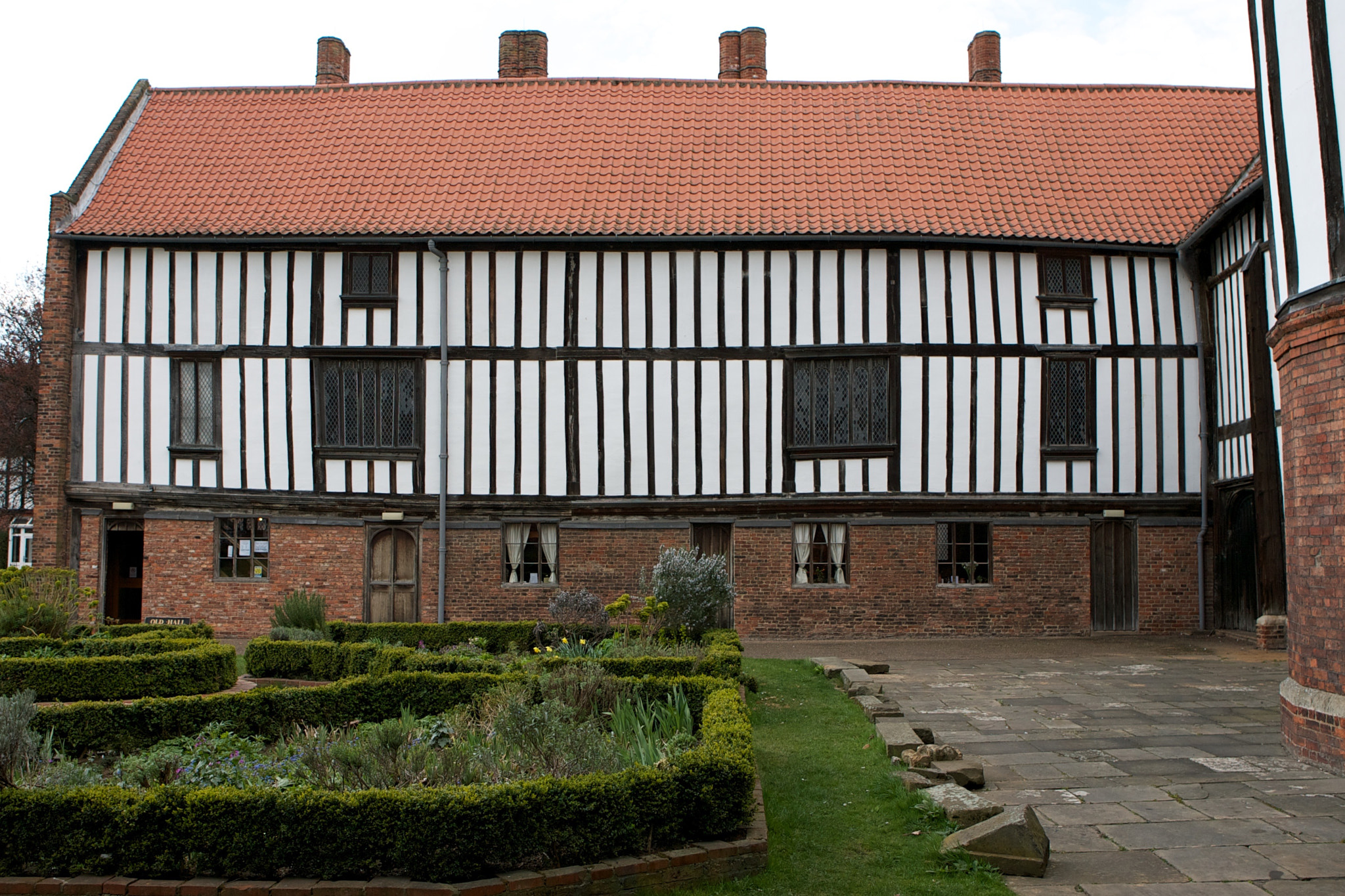 Canon EOS-1D Mark II N sample photo. Gainsborough old hall photography