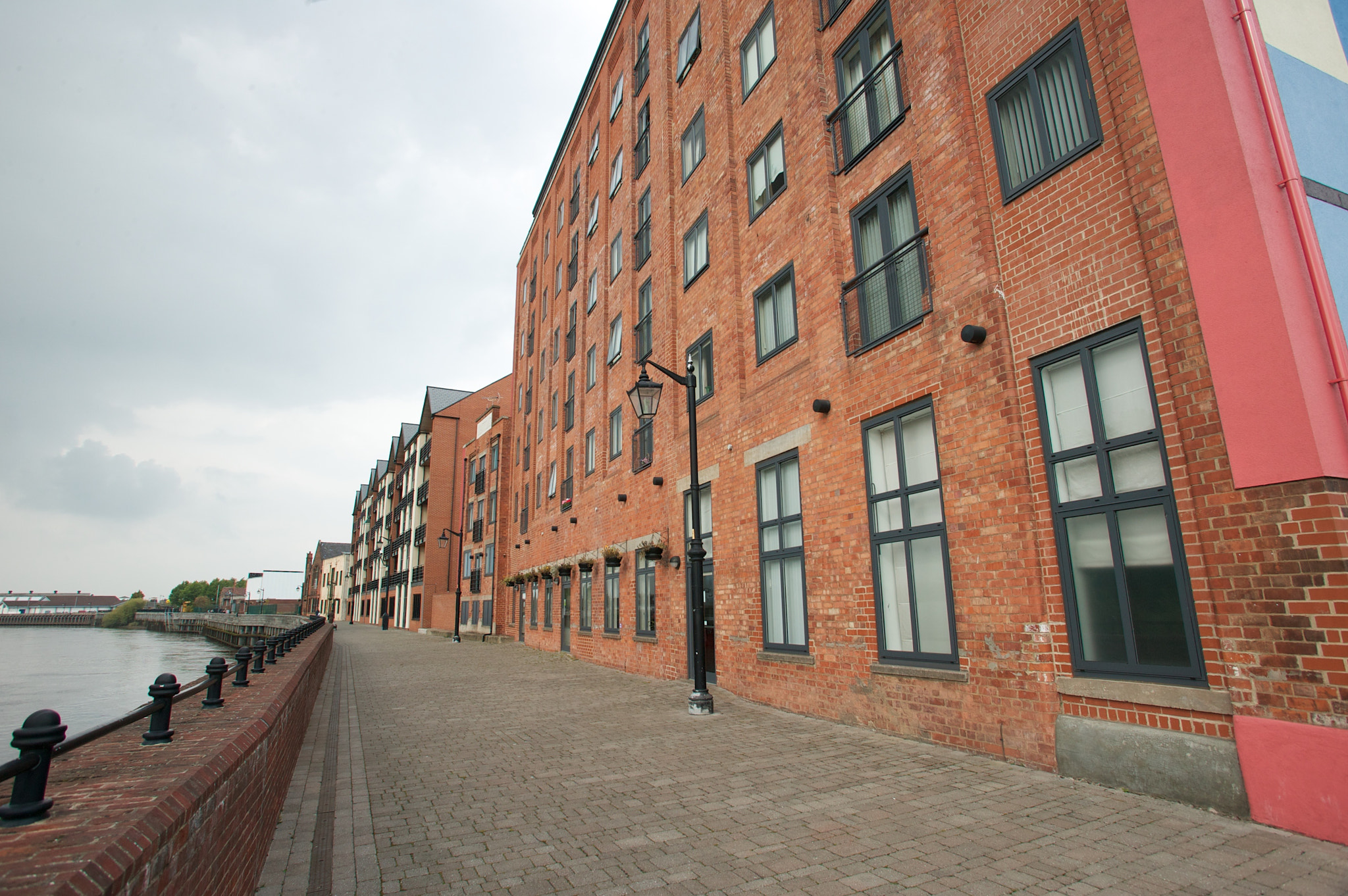 Canon EOS-1Ds + Canon EF 17-35mm f/2.8L sample photo. Gainsborough buildings photography