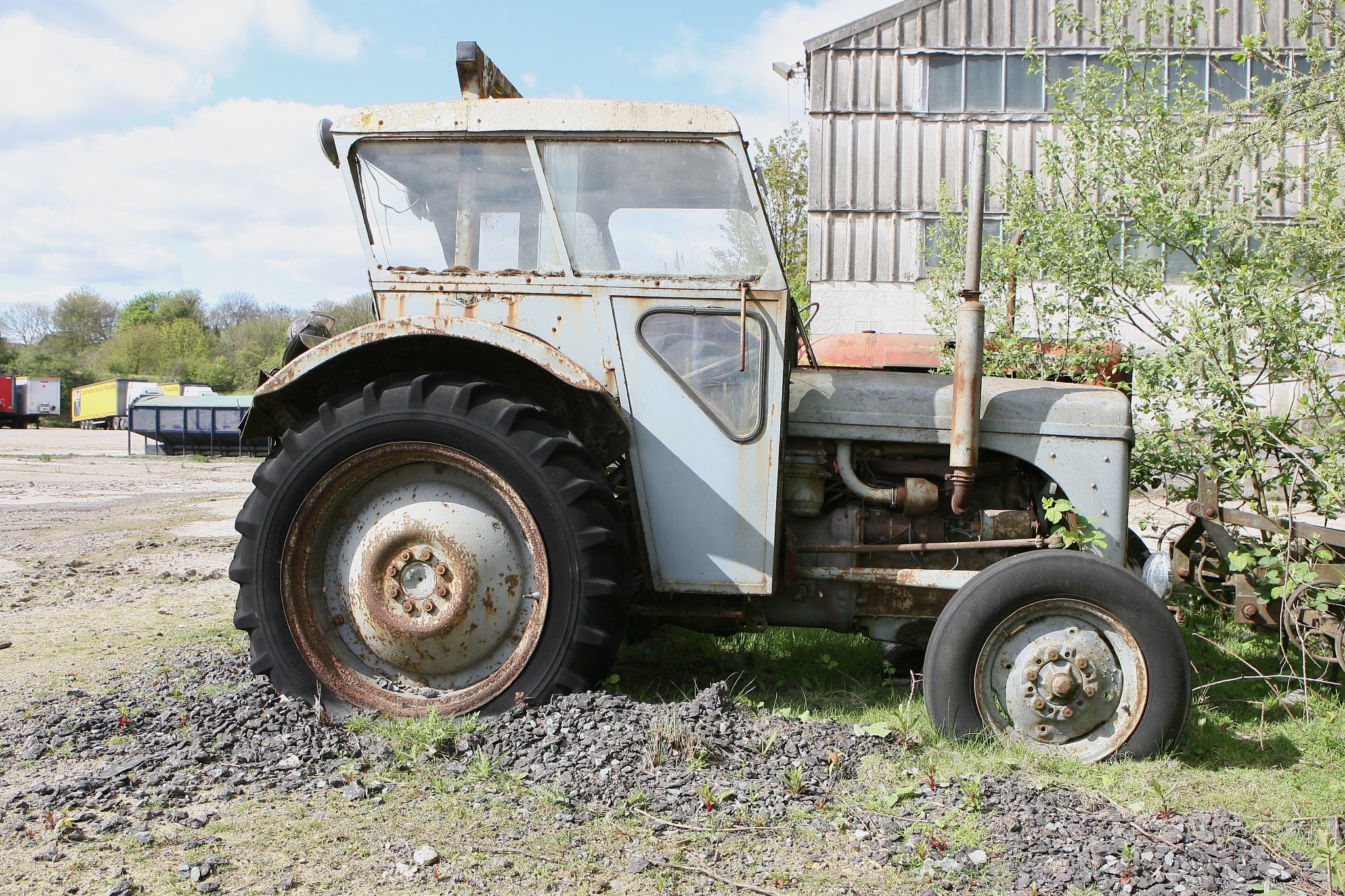 Canon EOS-1D Mark II N sample photo. Tractor photography