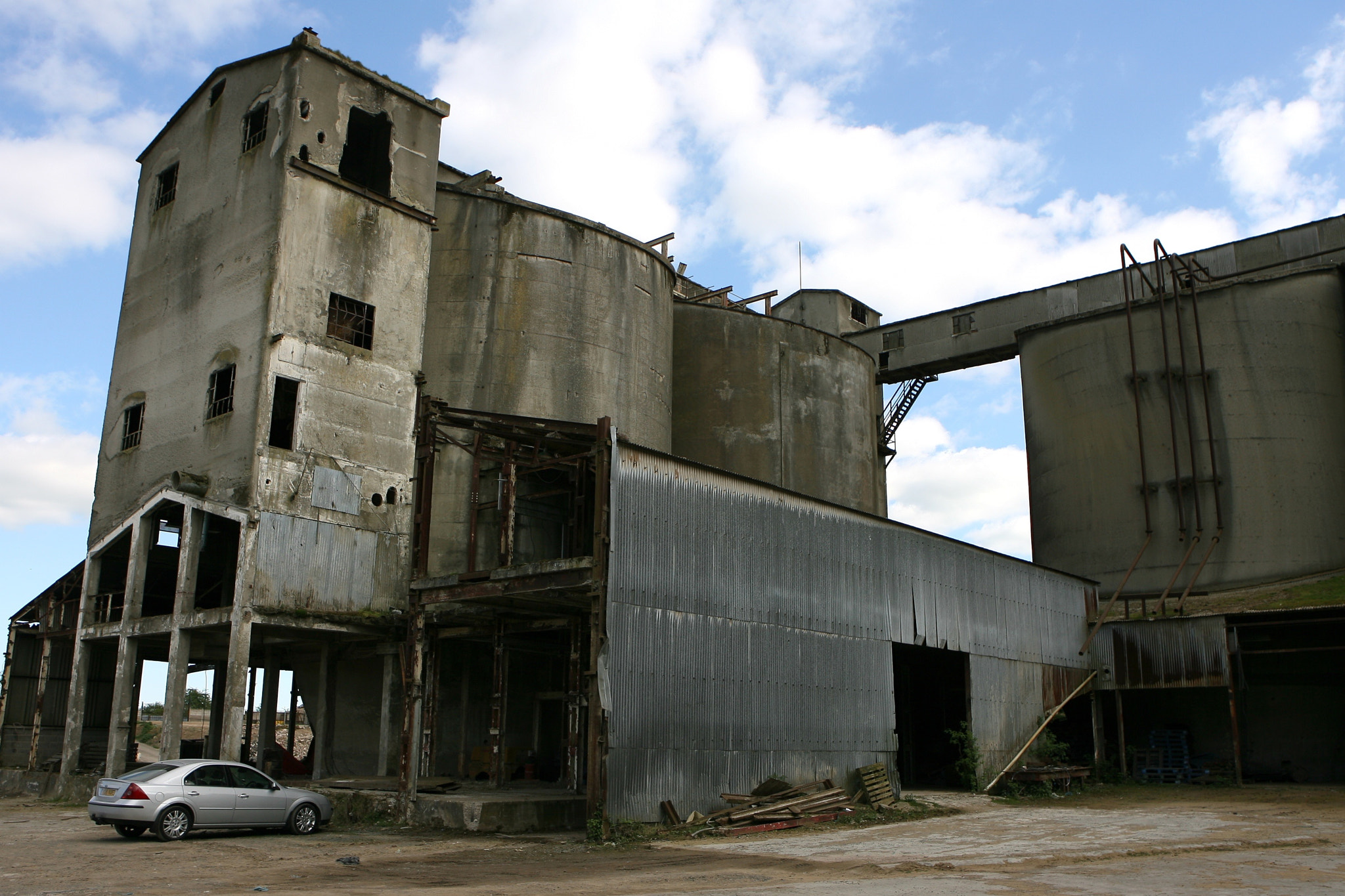 Canon EOS-1D Mark II N + Canon EF 24-70mm F2.8L USM sample photo. Old cement works photography