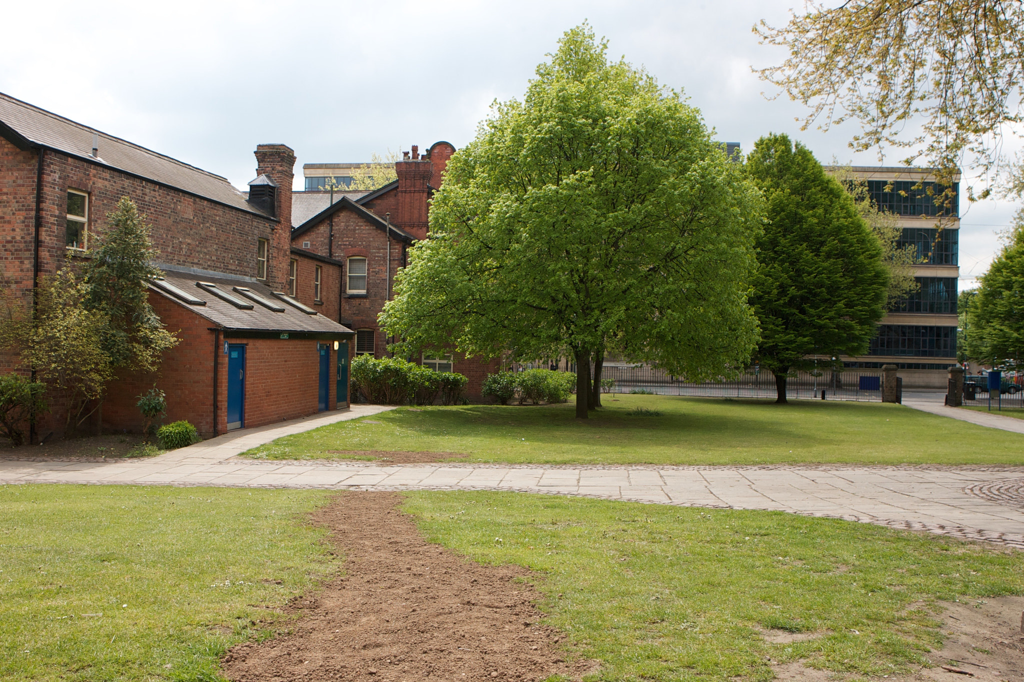 Canon EOS-1D Mark II N sample photo. Nottingham buildings and structures photography