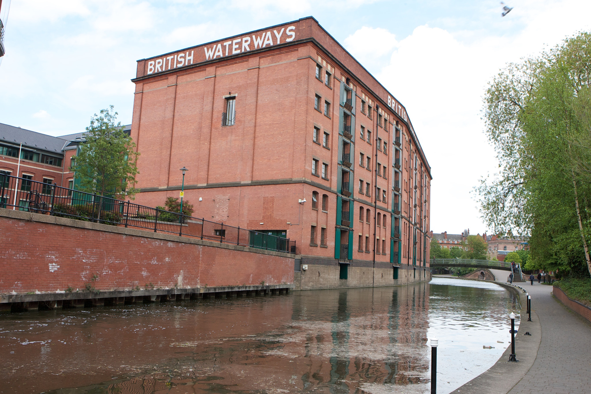 Canon EOS-1D Mark II N sample photo. Nottingham buildings and structures photography