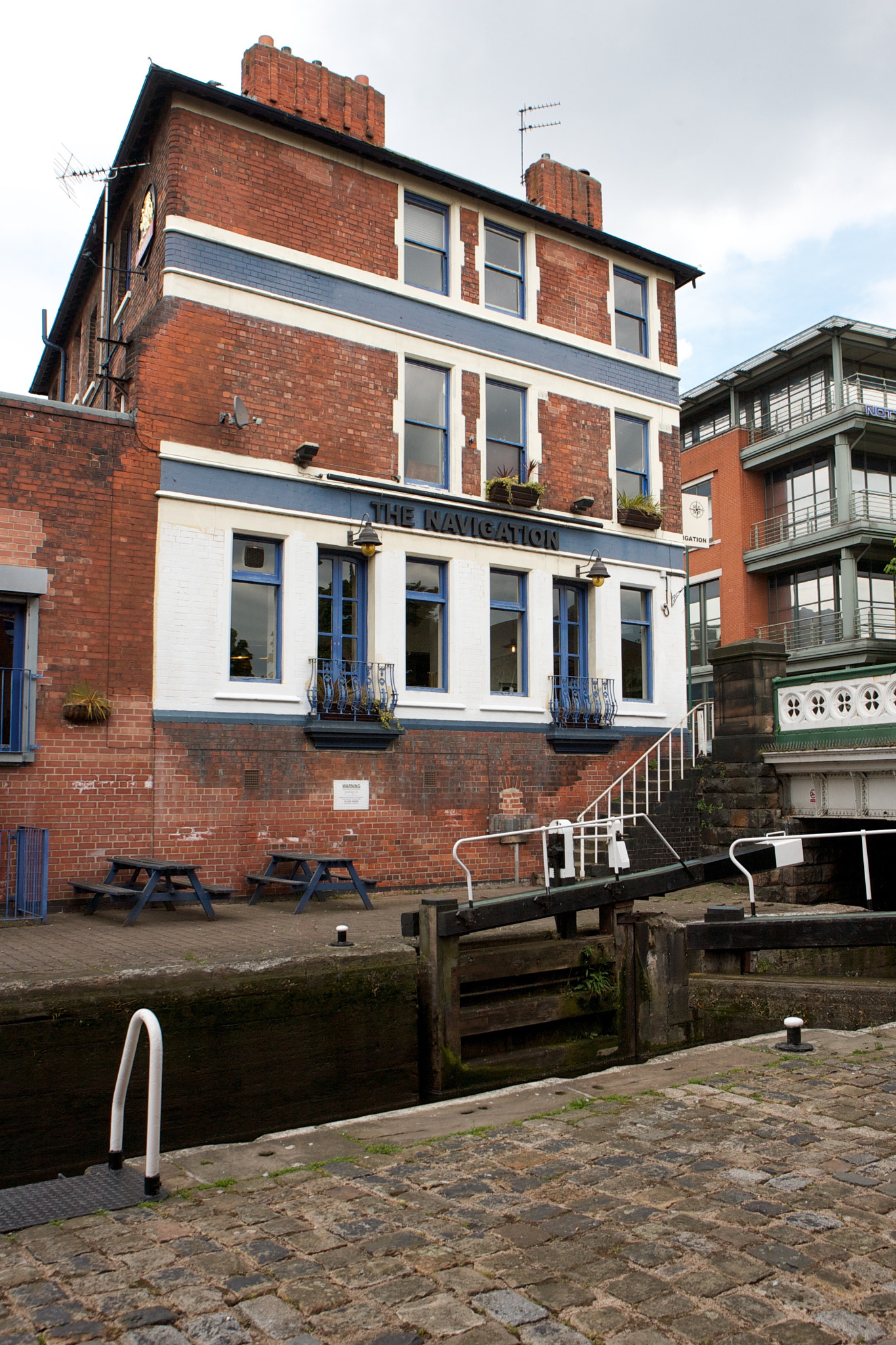 Canon EOS-1D Mark II N sample photo. Nottingham buildings and structures photography