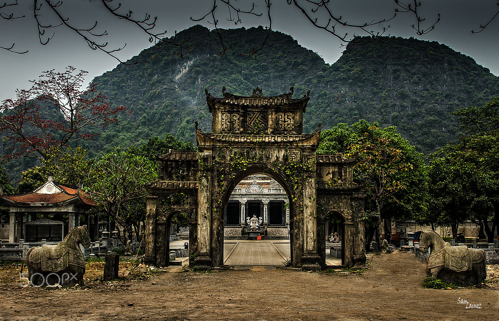 Nikon AF-S Nikkor 24-70mm F2.8E ED VR sample photo. Temple photography