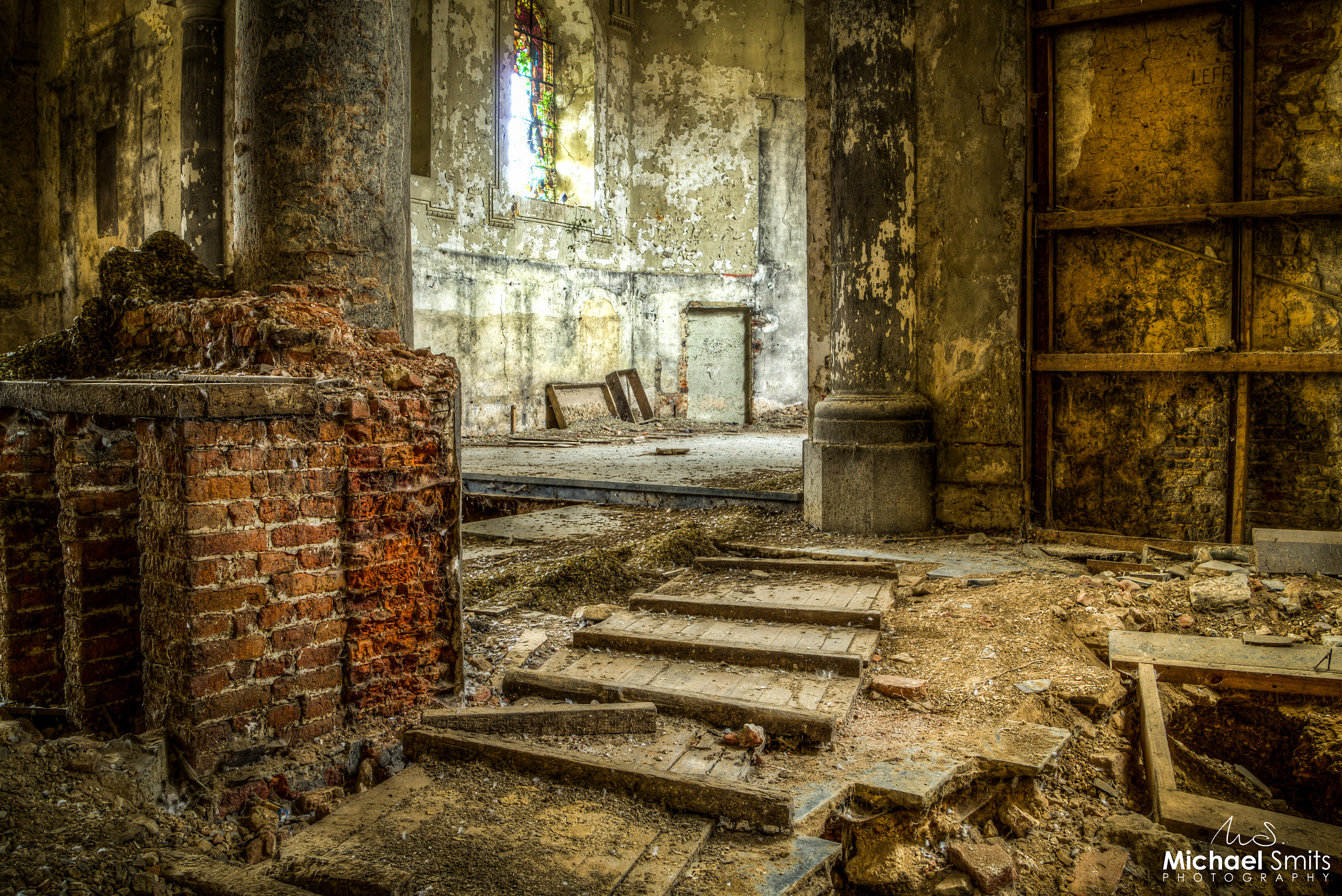 Tamron 18-270mm F3.5-6.3 Di II PZD sample photo. Abandoned church belgium photography