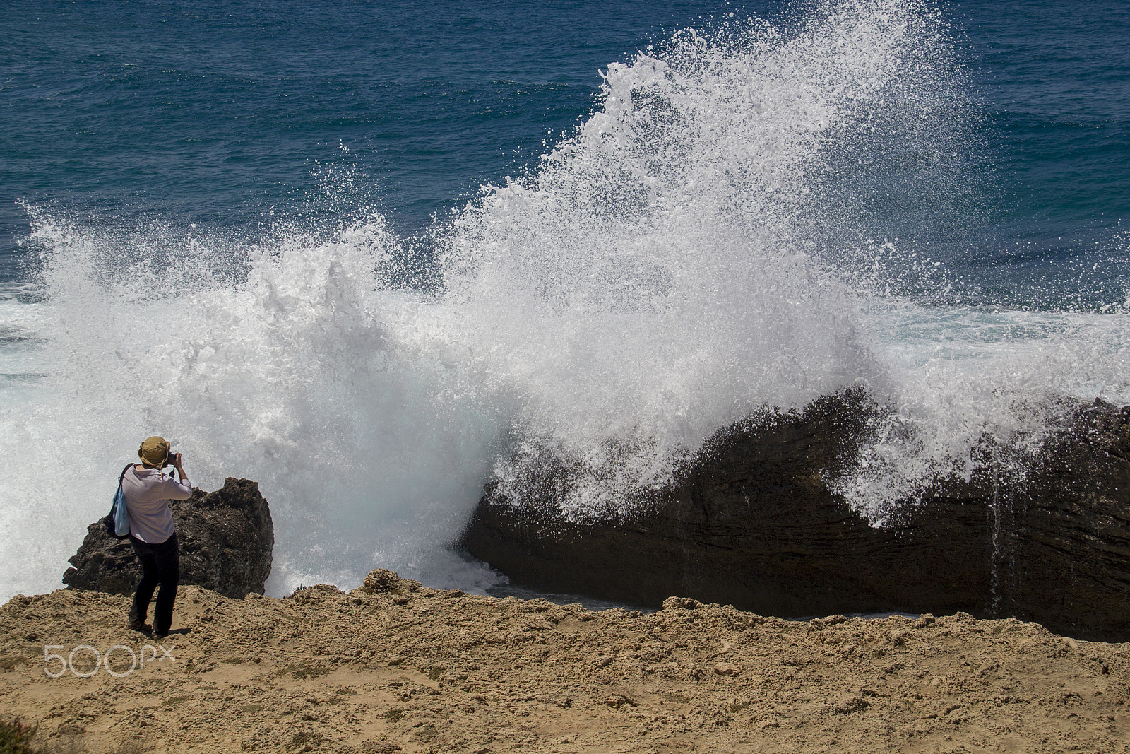 Canon EOS 550D (EOS Rebel T2i / EOS Kiss X4) sample photo. Photographer catches the big waves crashing down . photography