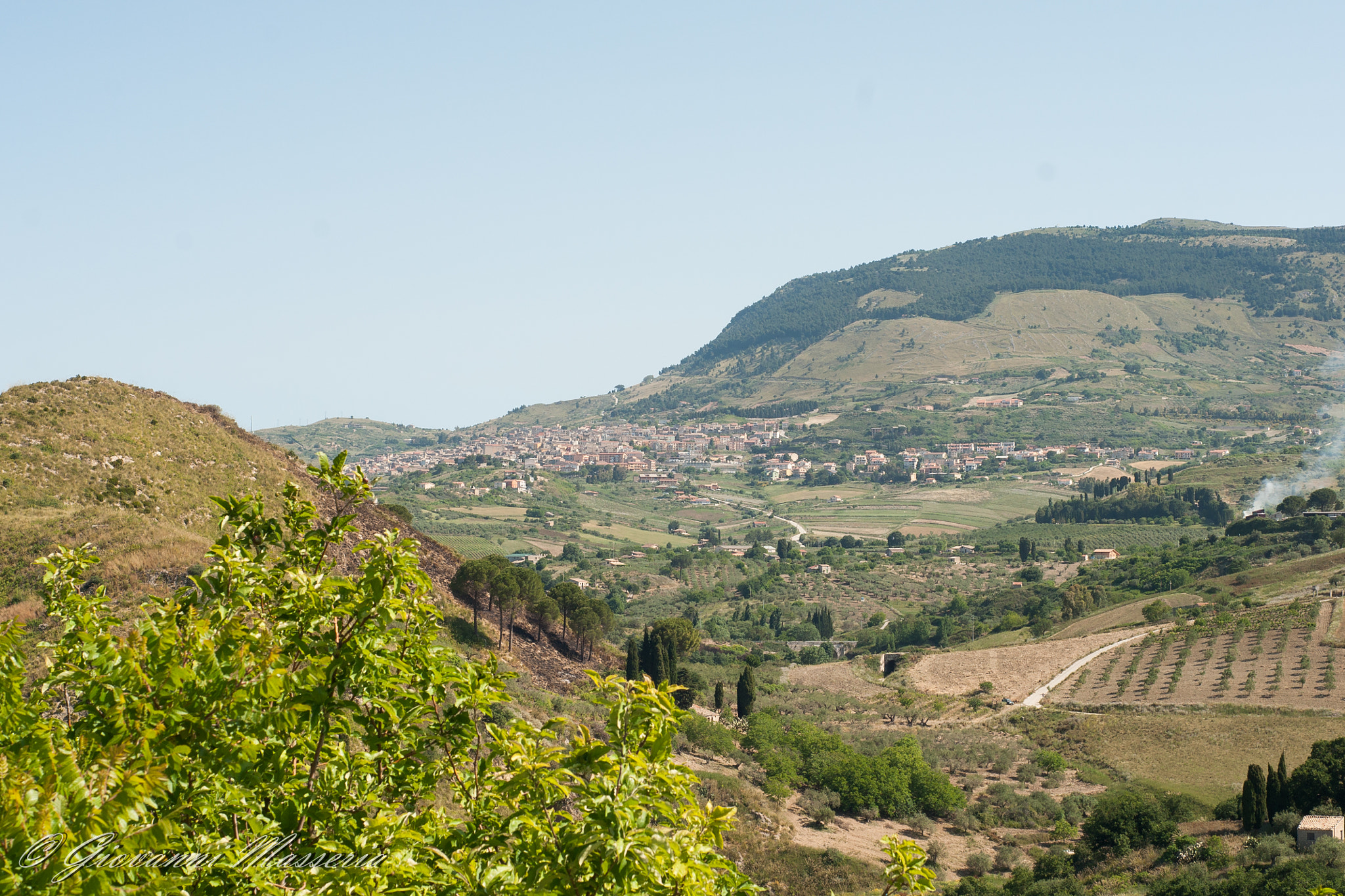 Sony Alpha DSLR-A700 + Minolta AF 50mm F1.7 sample photo. Village in the mountains photography