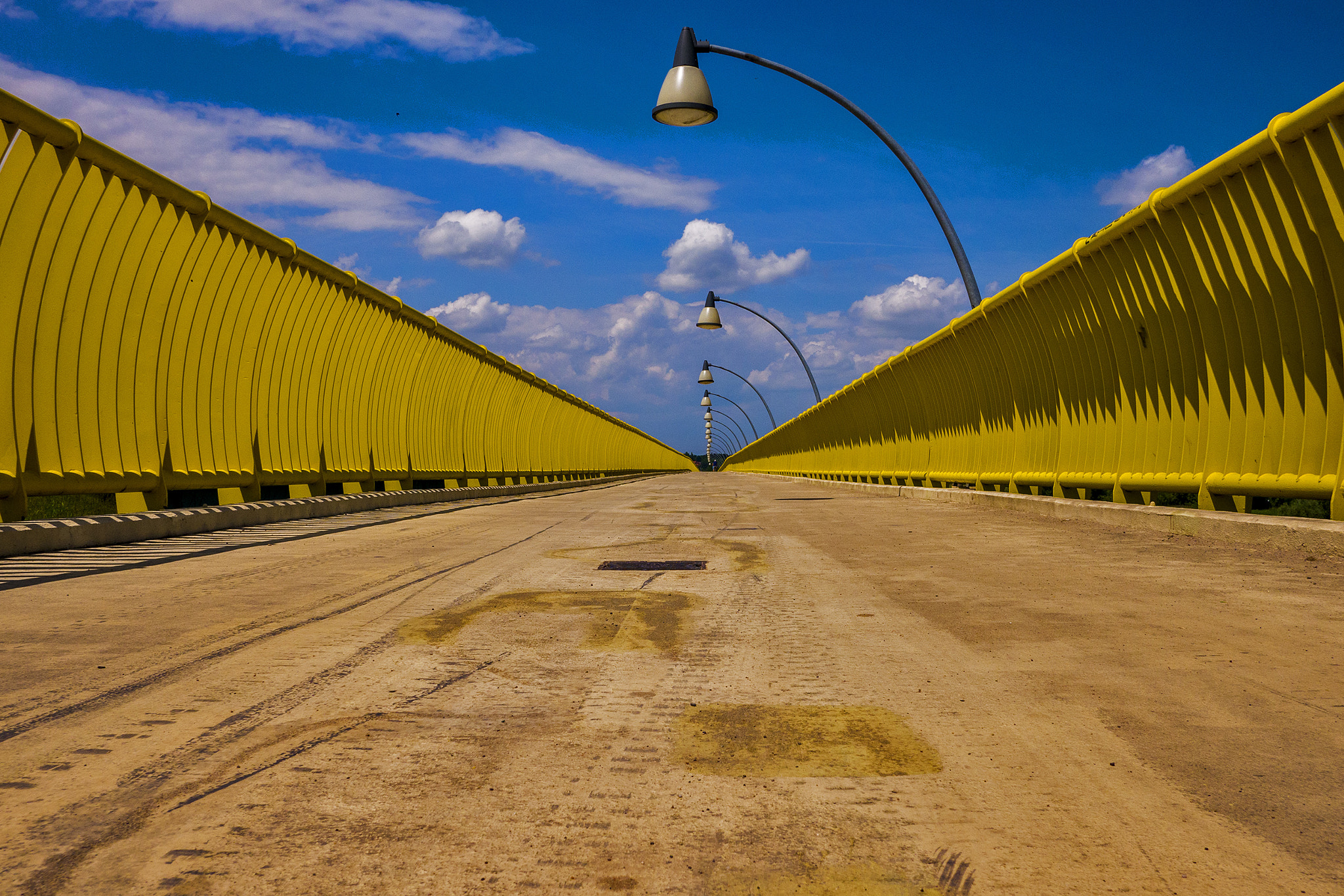 Panasonic Lumix DMC-GX7 + Panasonic Lumix G 14mm F2.5 ASPH sample photo. Blue and yellow photography