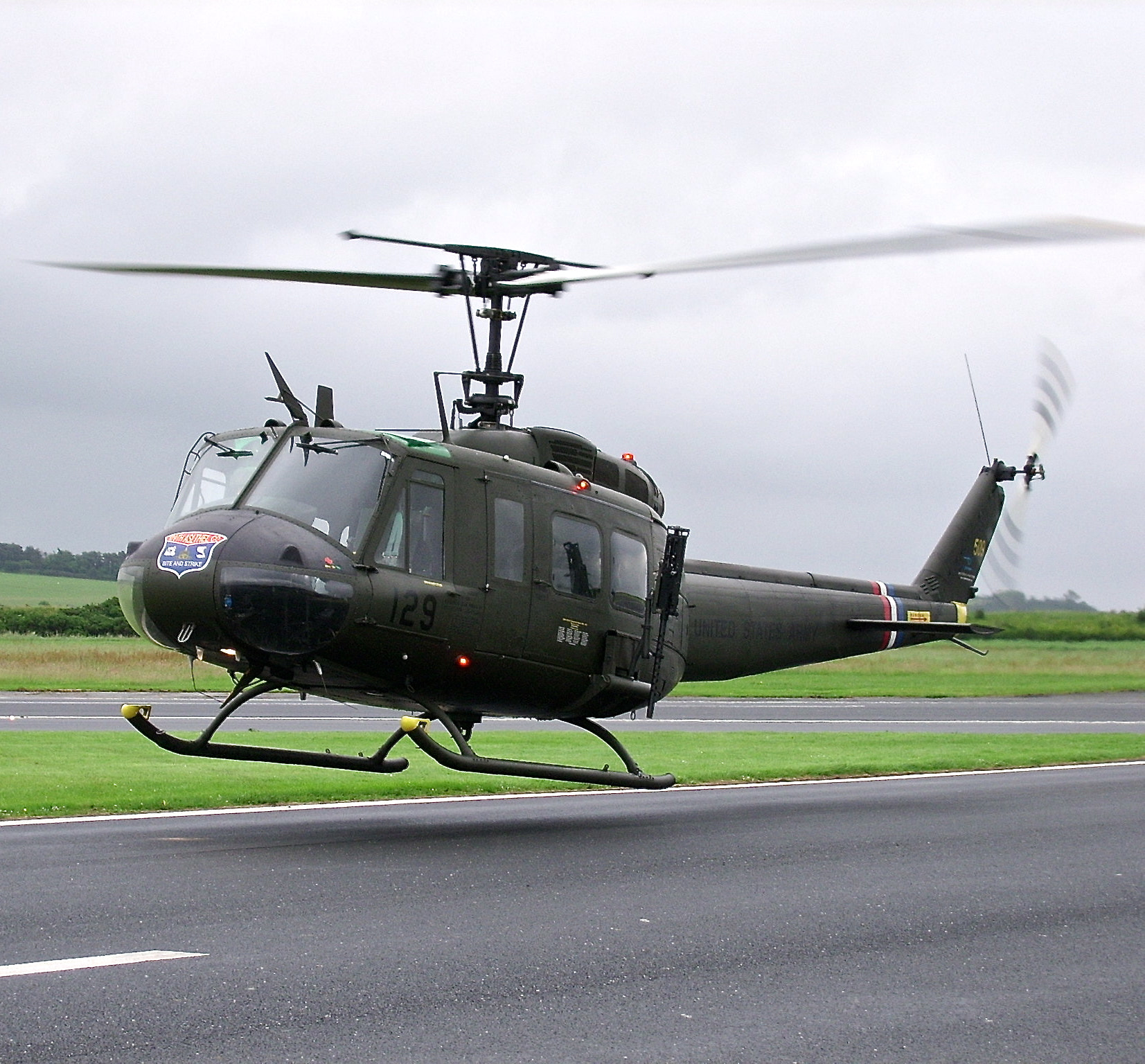Samsung Digimax A50 / KENOX Q2 sample photo. Huey helicopter at newtownards air show photography