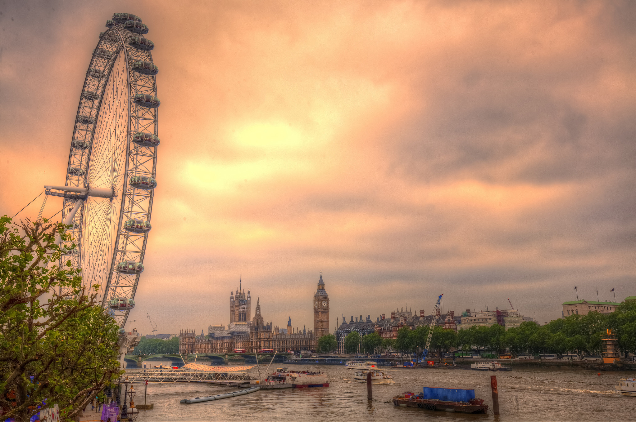 Canon EOS 5D + Canon EF 16-35mm F4L IS USM sample photo. Over the river thames. photography