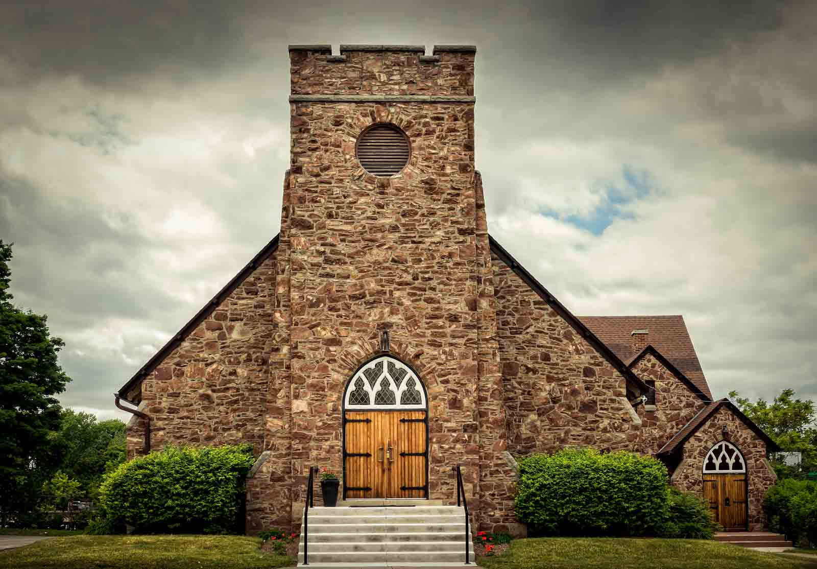 Sony Alpha NEX-5T + Sigma 30mm F2.8 EX DN sample photo. Old grimsby church photography